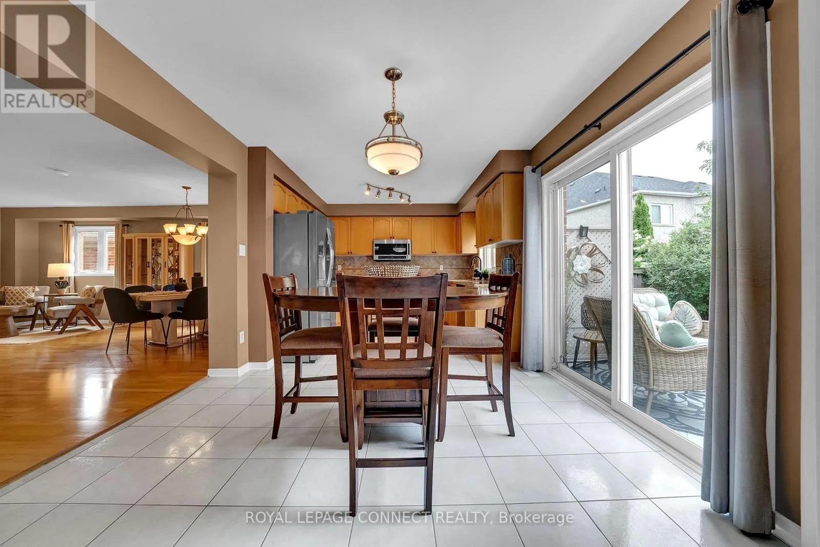 4 MIDDLECOTE DRIVE