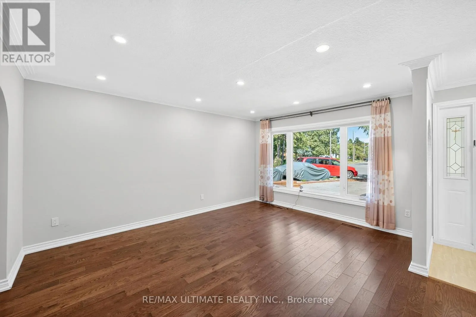 50 CHARLEMONT CRESCENT