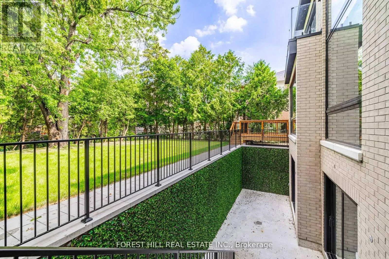 105 CASTLE HILL DRIVE