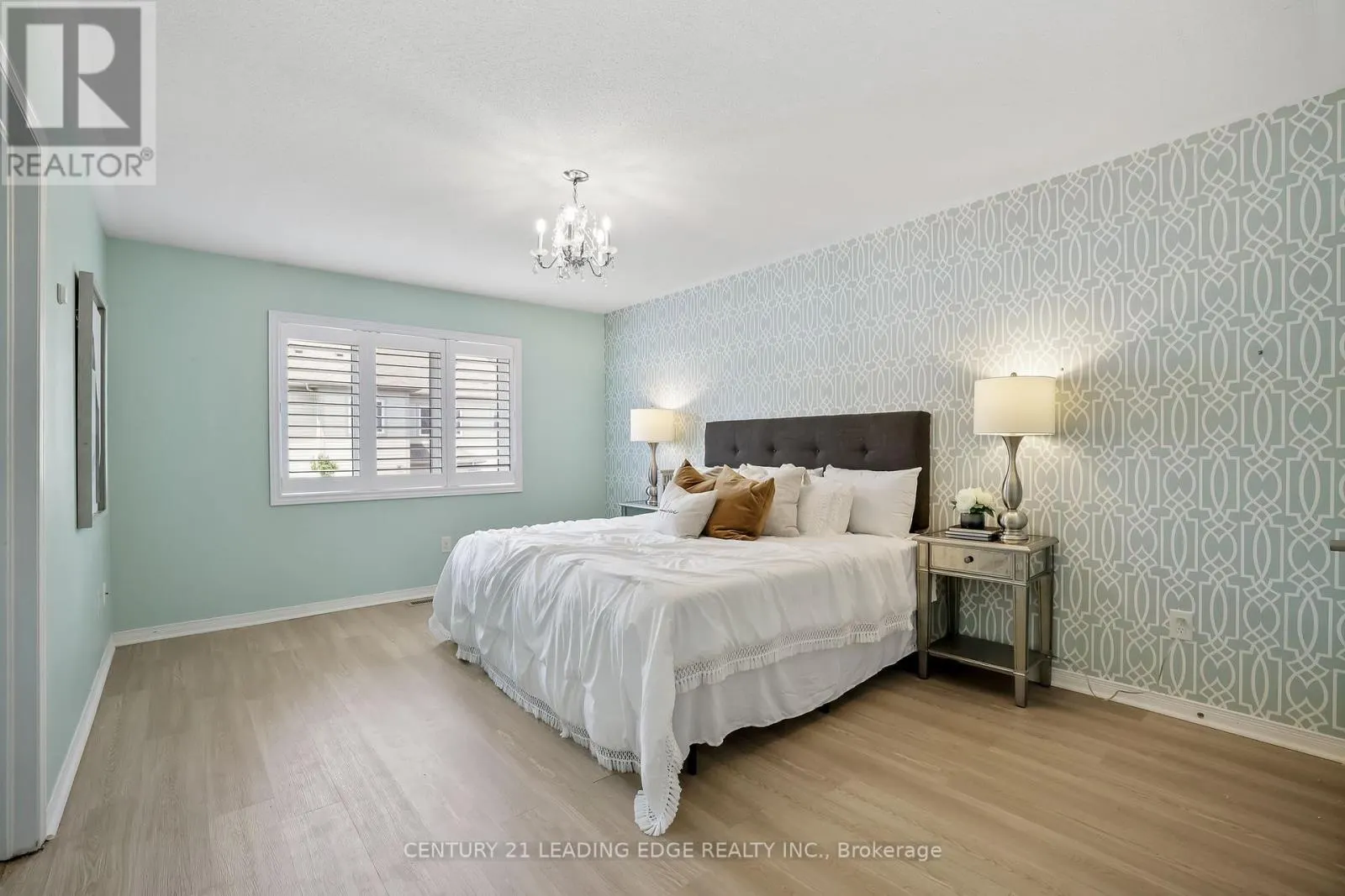 28 HARBOURSIDE DRIVE