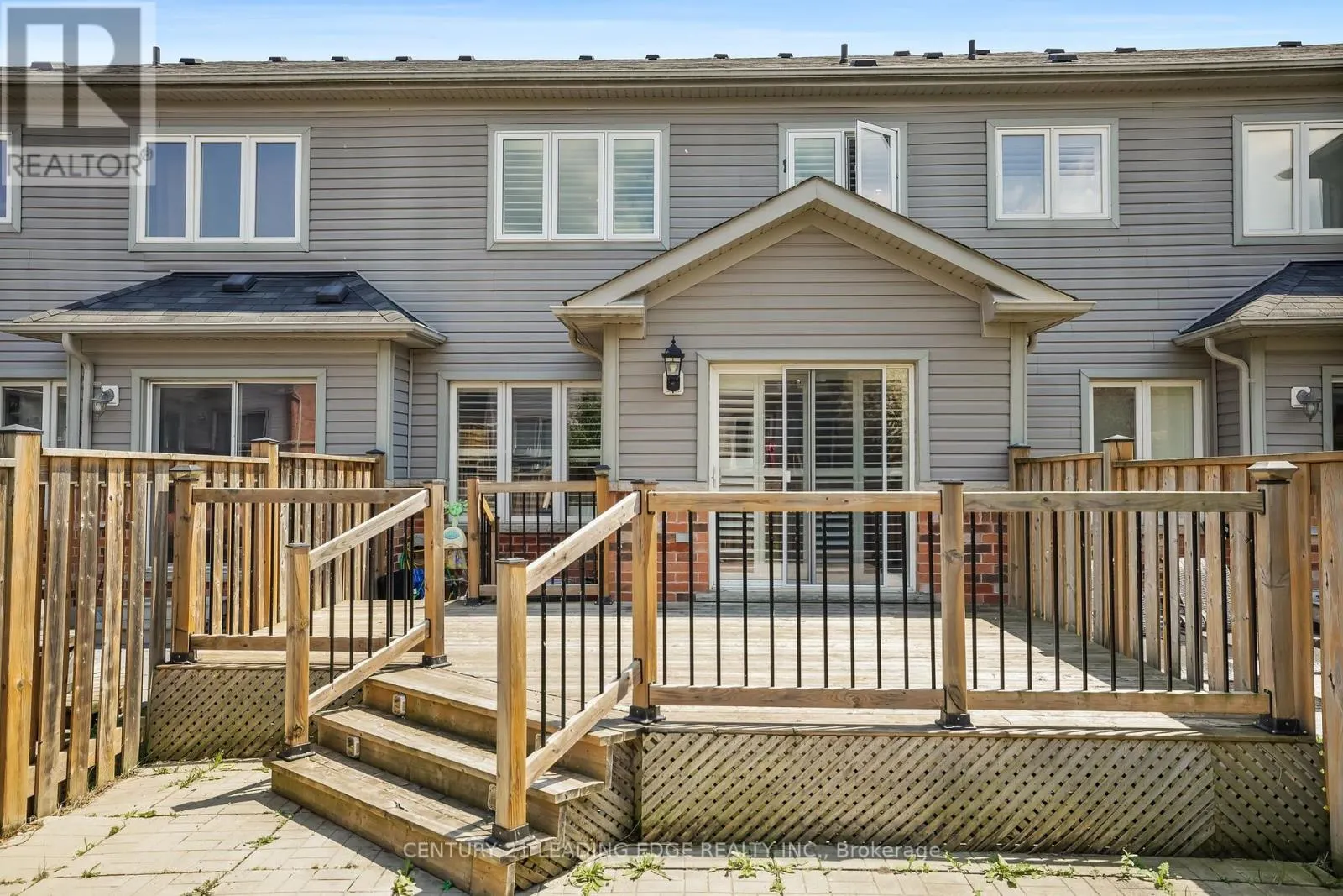 28 HARBOURSIDE DRIVE