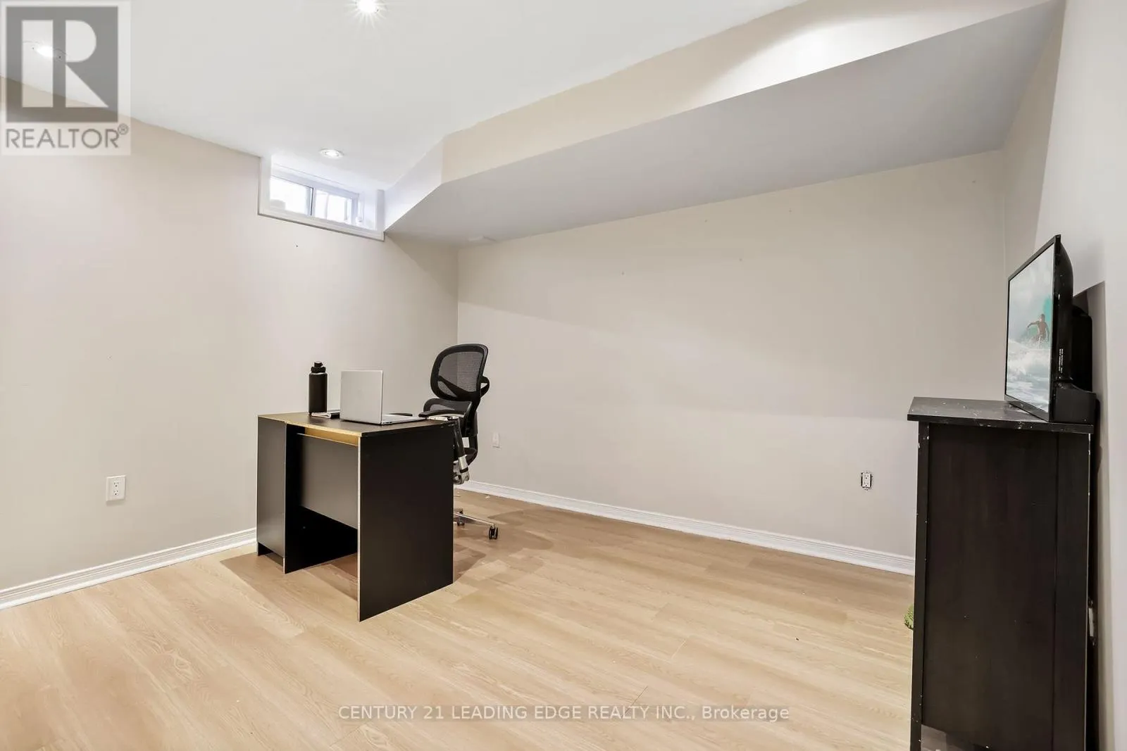 28 HARBOURSIDE DRIVE