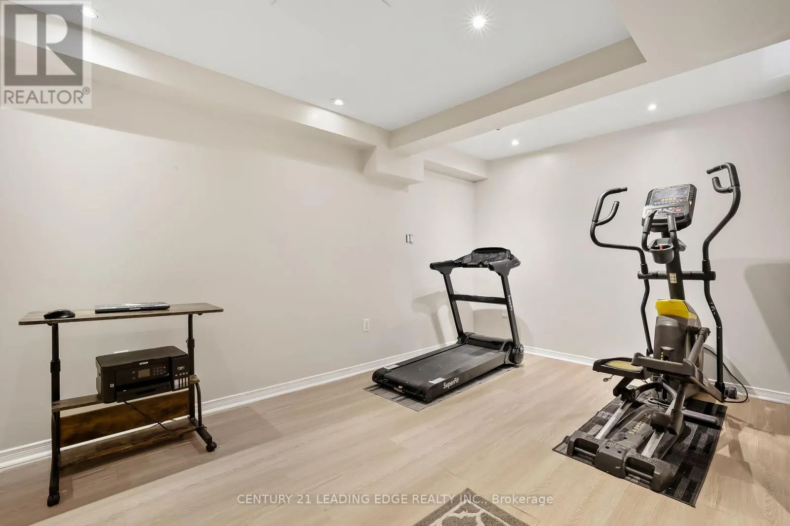 28 HARBOURSIDE DRIVE