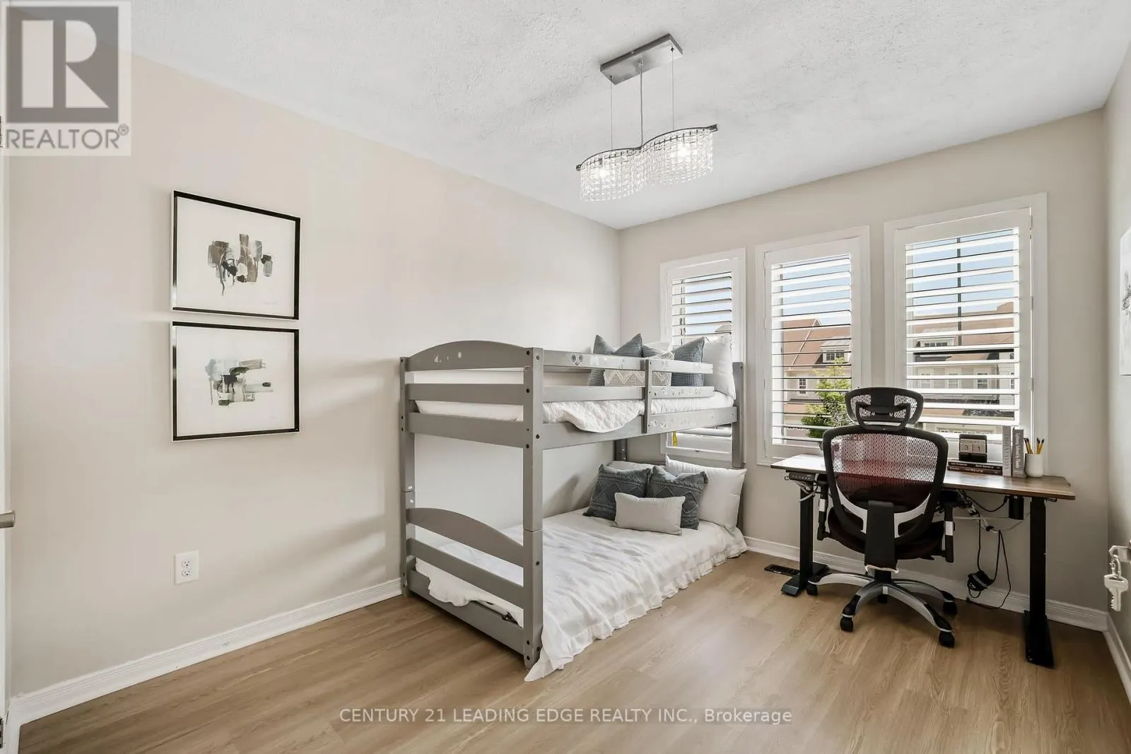 28 HARBOURSIDE DRIVE