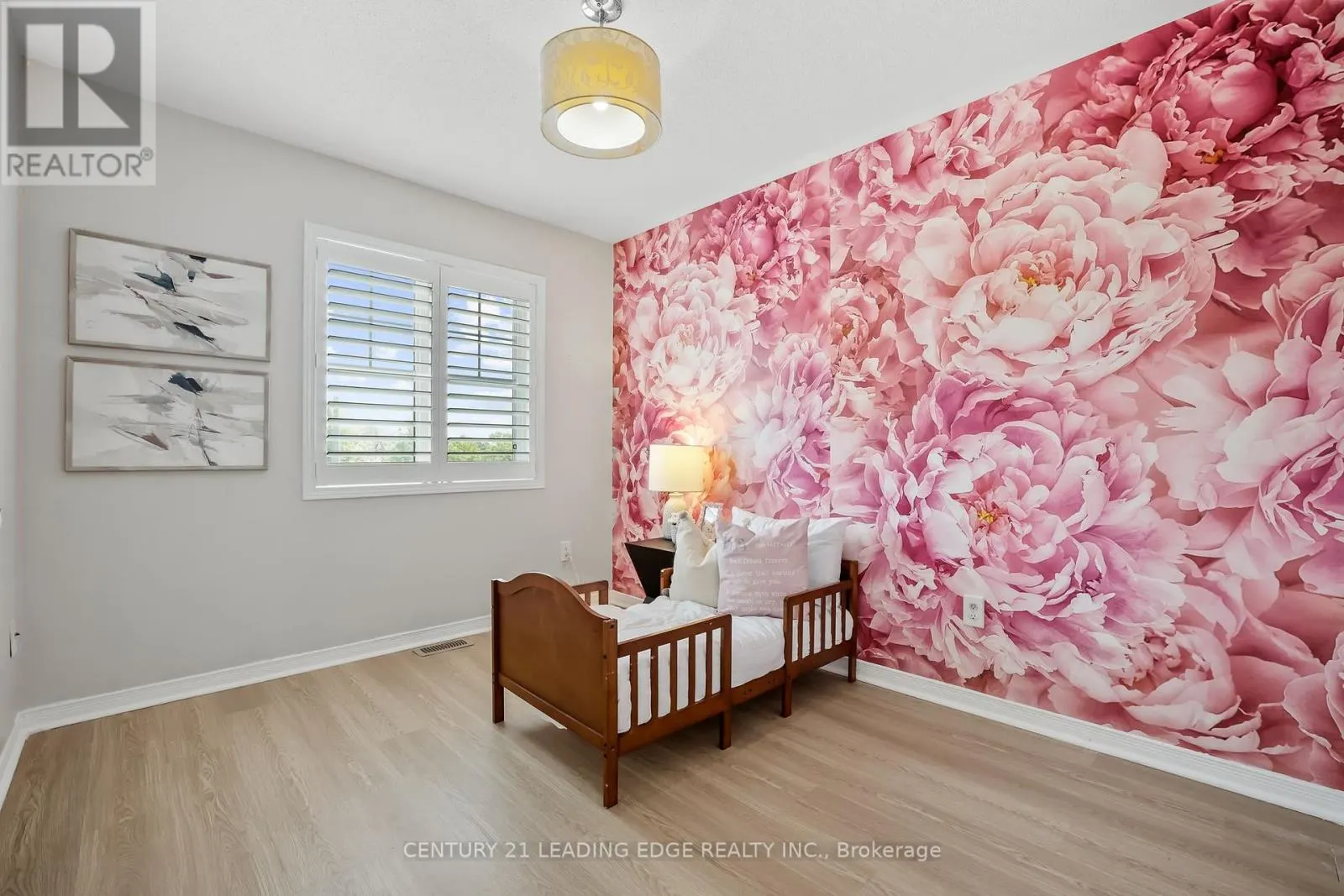 28 HARBOURSIDE DRIVE