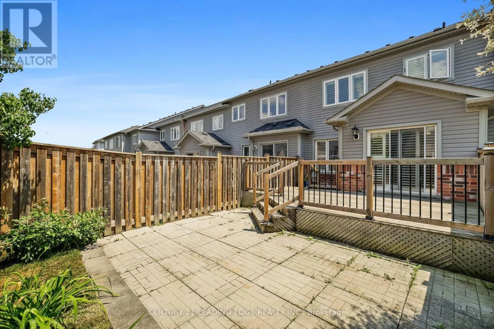 28 HARBOURSIDE DRIVE