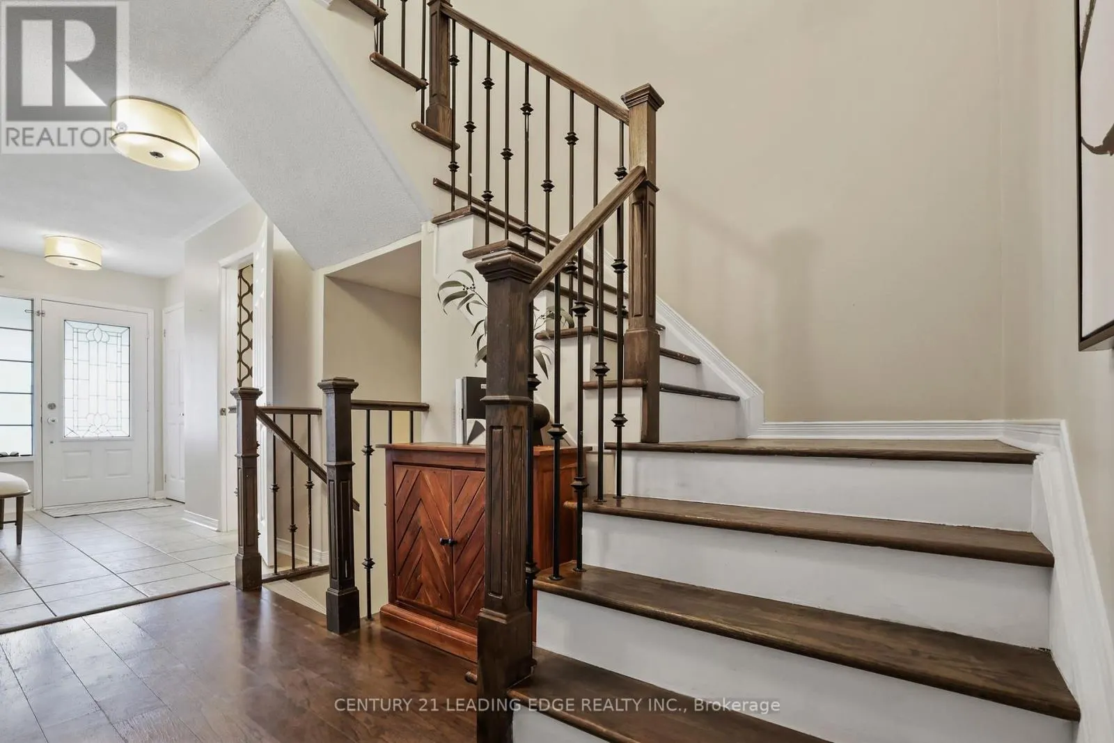 28 HARBOURSIDE DRIVE