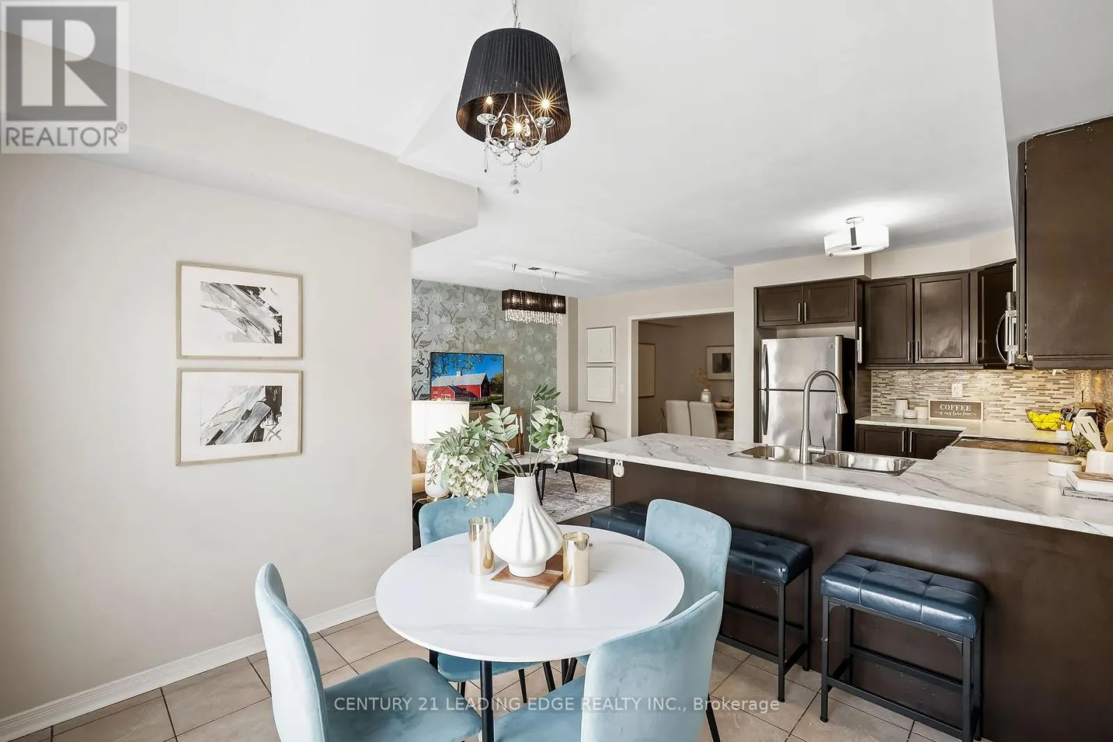 28 HARBOURSIDE DRIVE