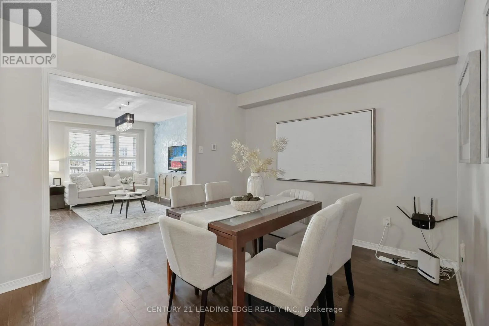 28 HARBOURSIDE DRIVE