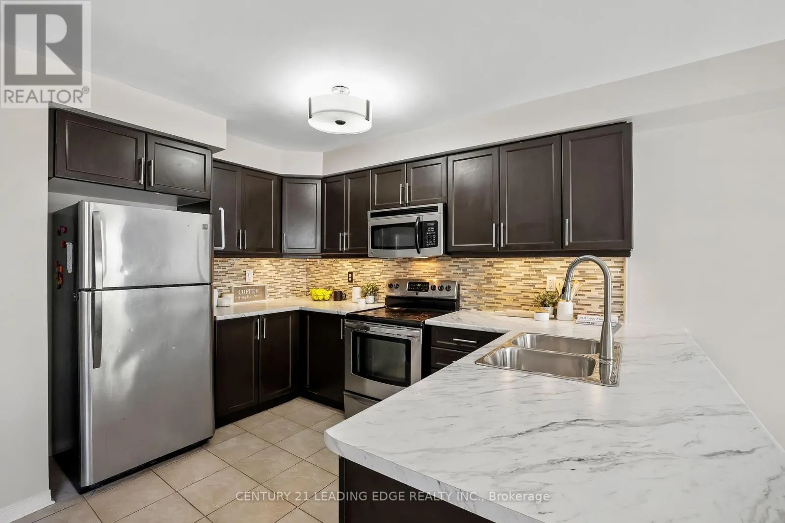 28 HARBOURSIDE DRIVE