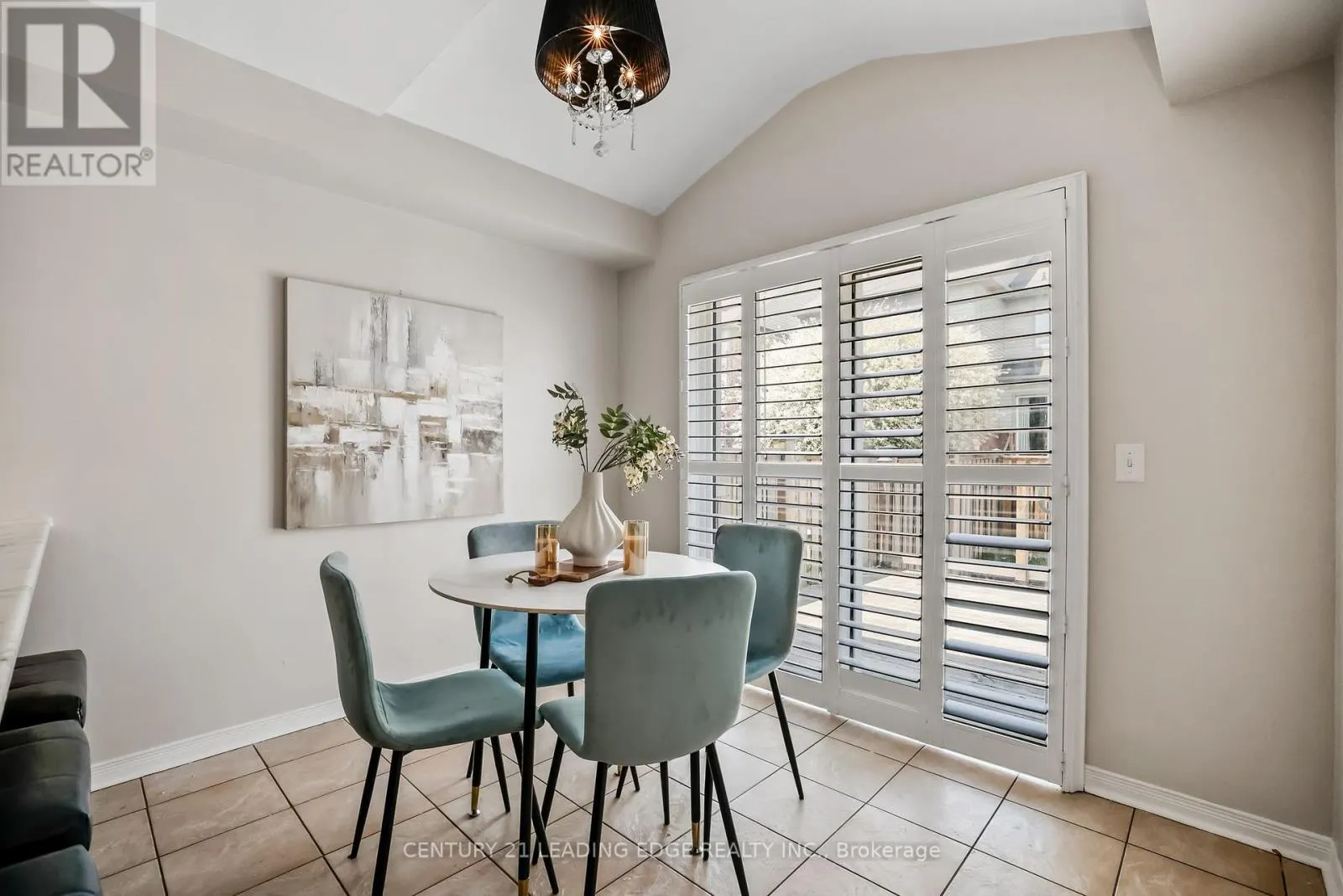28 HARBOURSIDE DRIVE