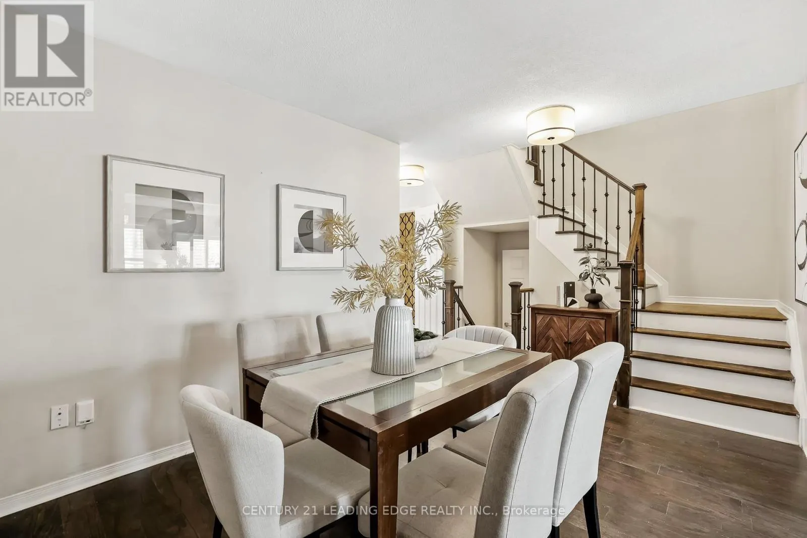 28 HARBOURSIDE DRIVE