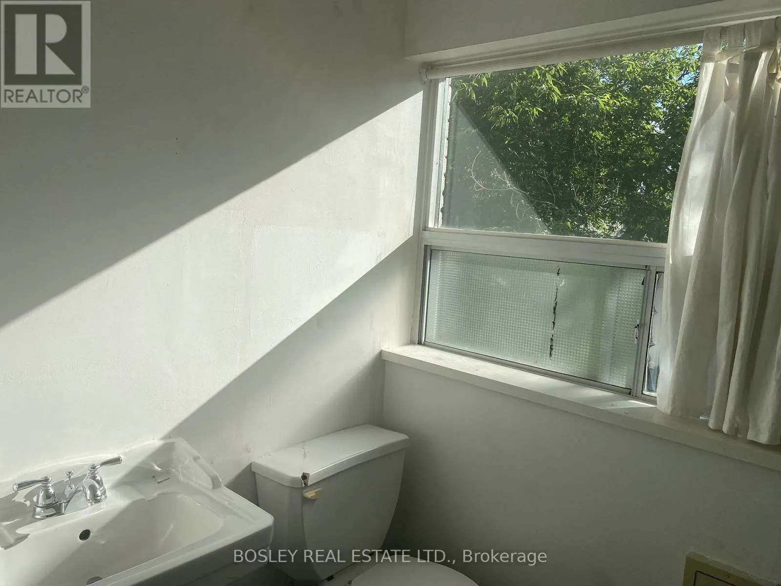 UPPER - 154 R GALT AVENUE
