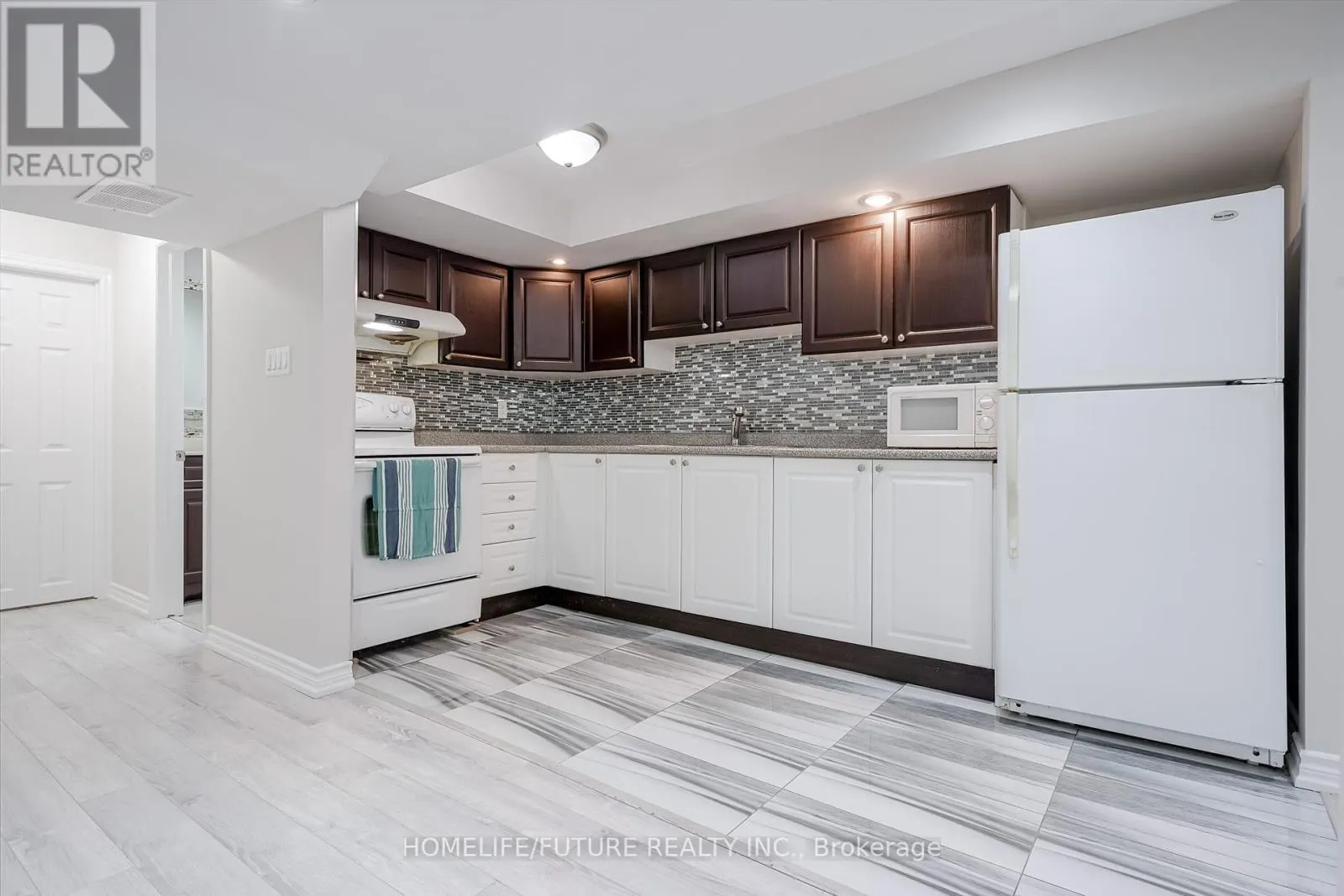 37 TAWN CRESCENT