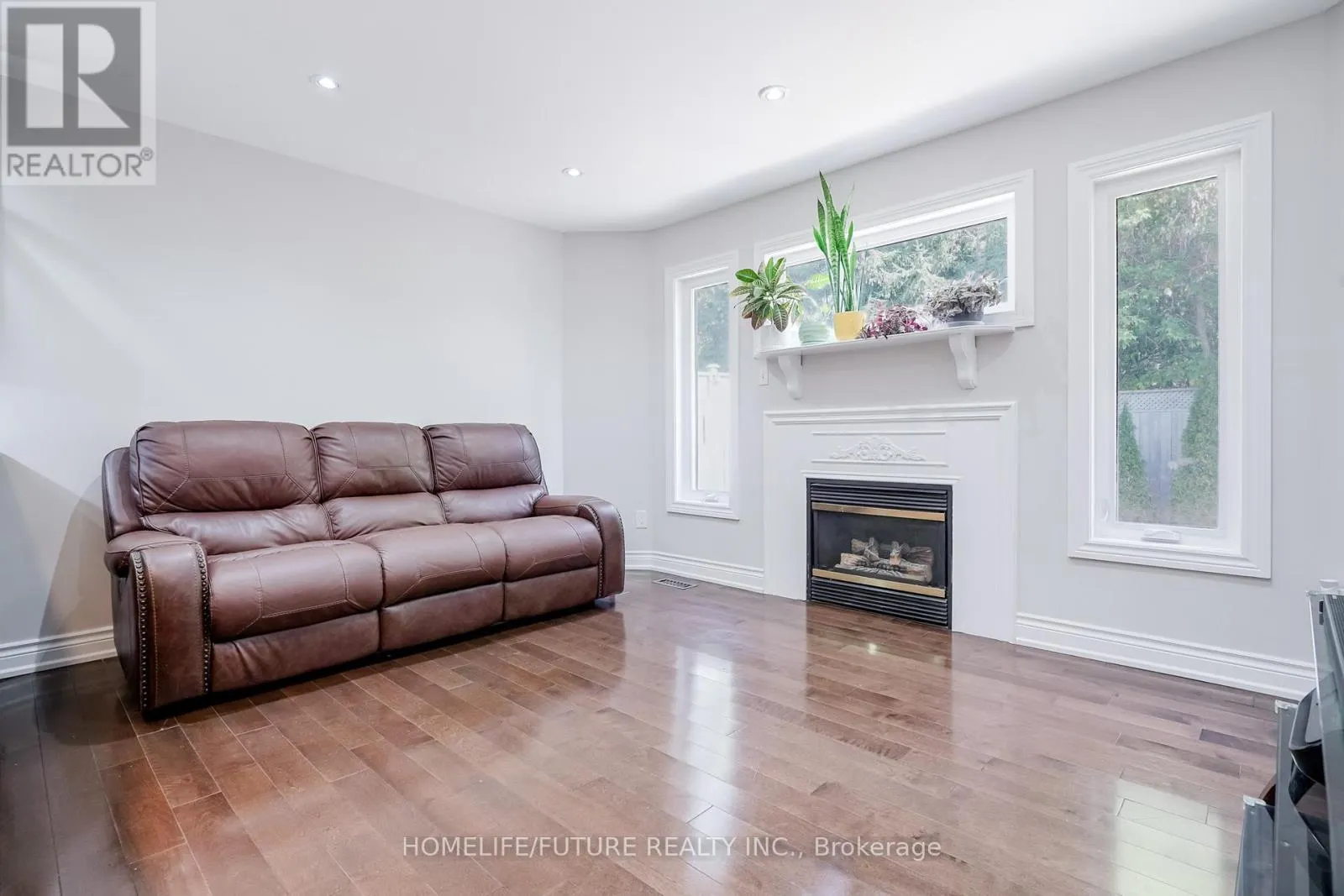 37 TAWN CRESCENT