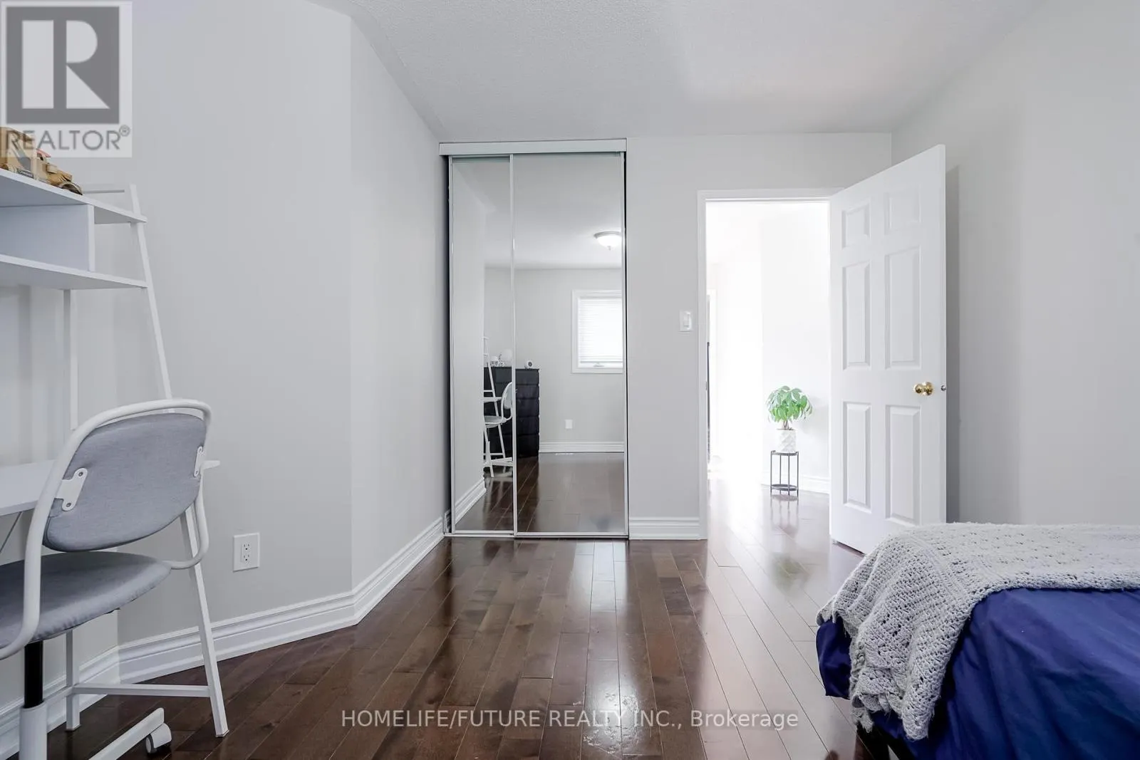 37 TAWN CRESCENT