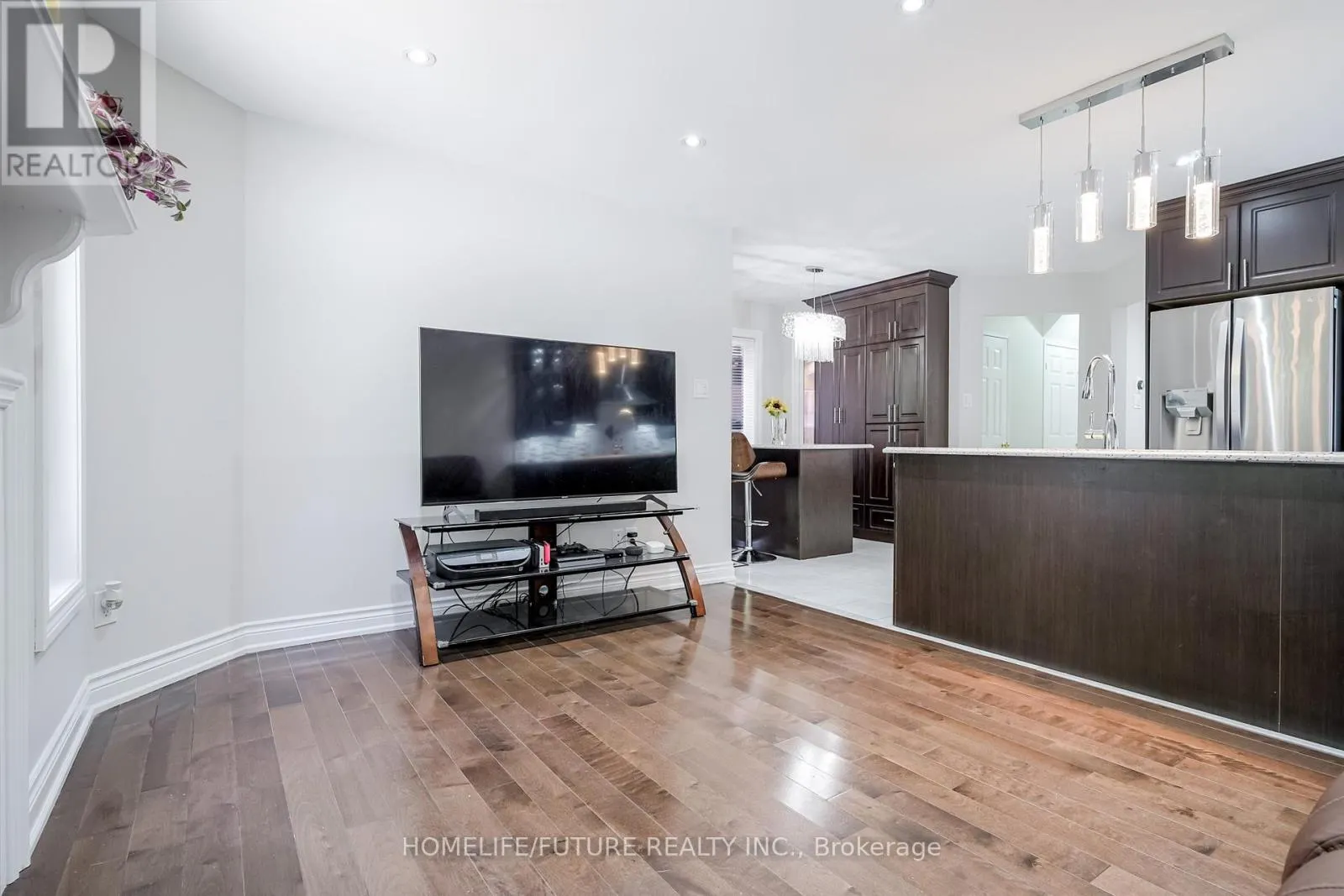 37 TAWN CRESCENT