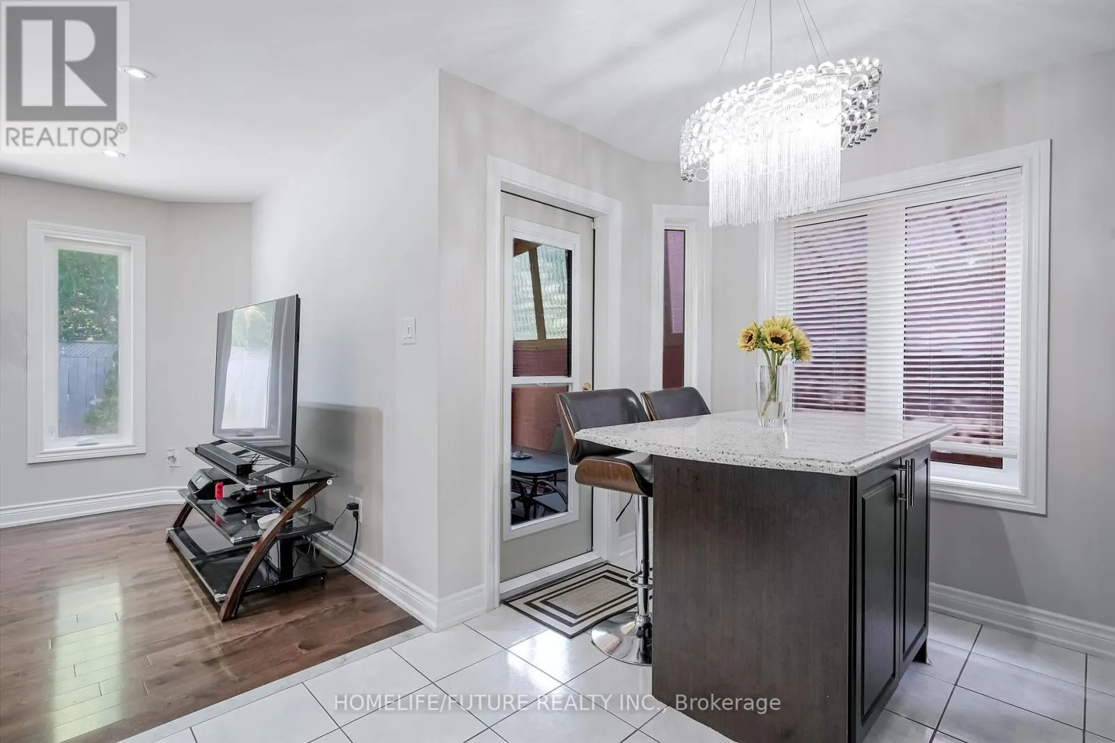 37 TAWN CRESCENT