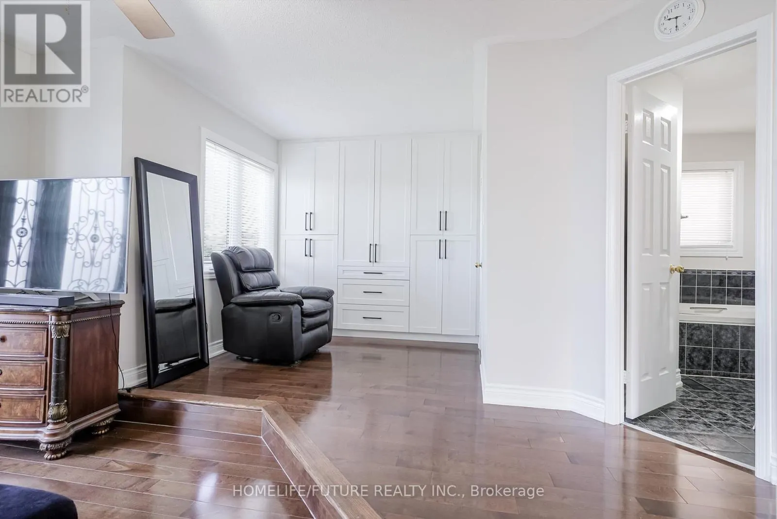 37 TAWN CRESCENT