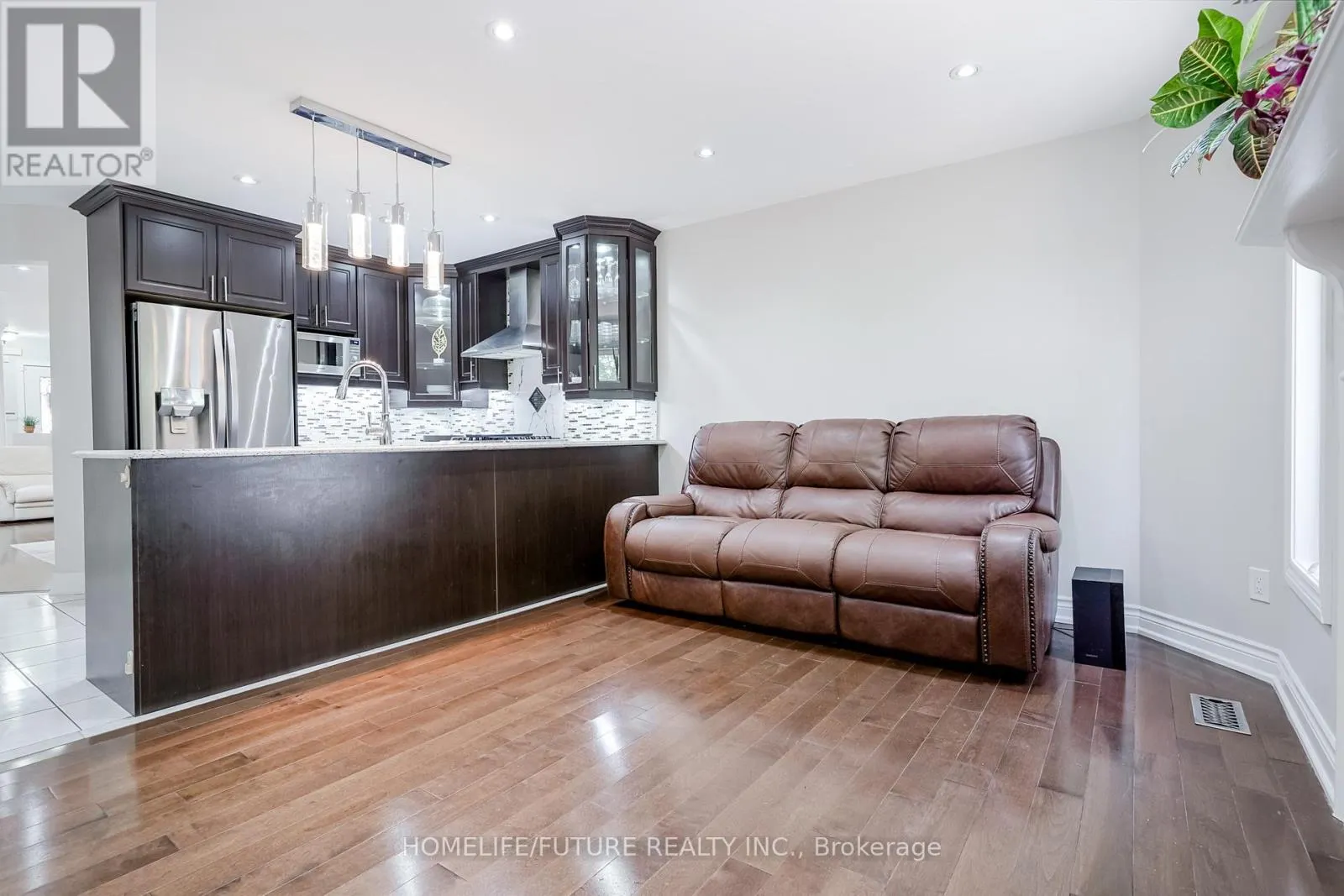 37 TAWN CRESCENT