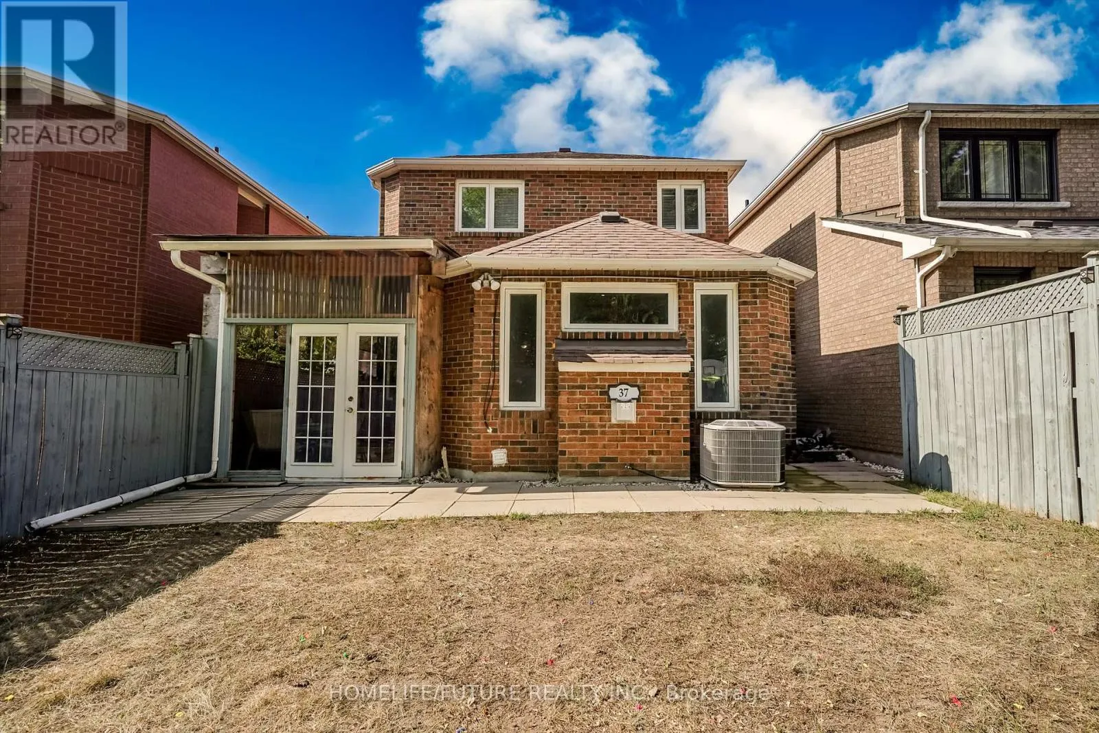 37 TAWN CRESCENT