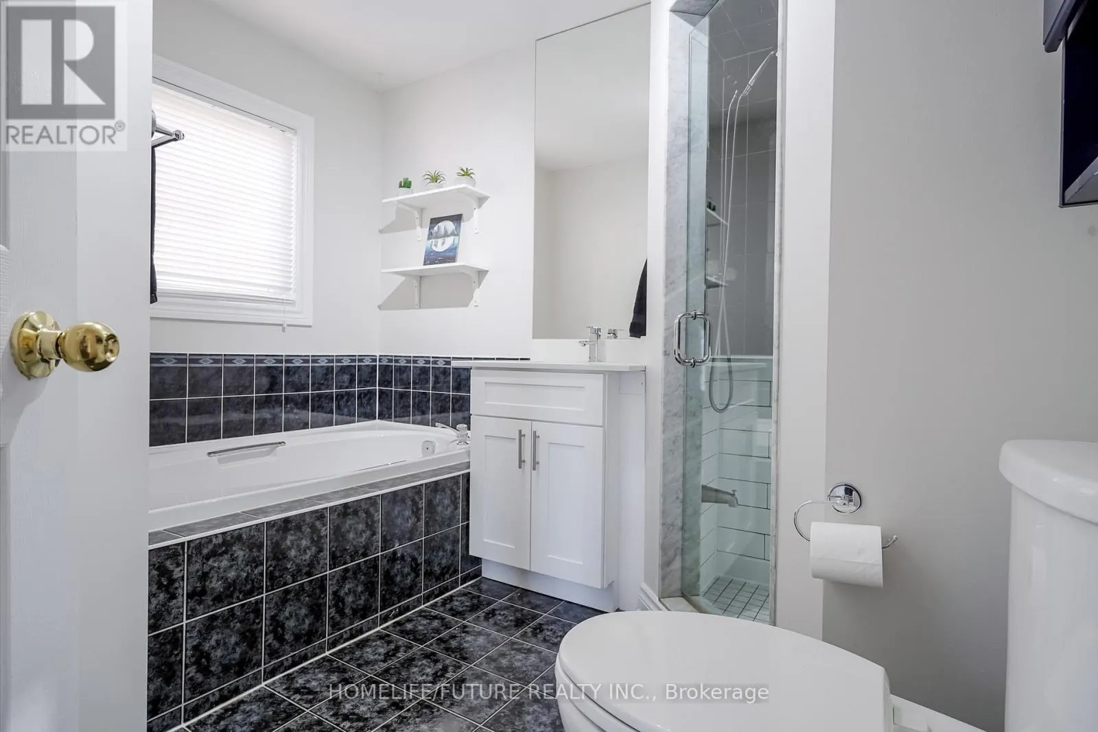 37 TAWN CRESCENT
