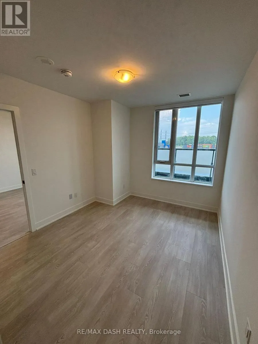 352 - 2425 SIMCOE STREET N