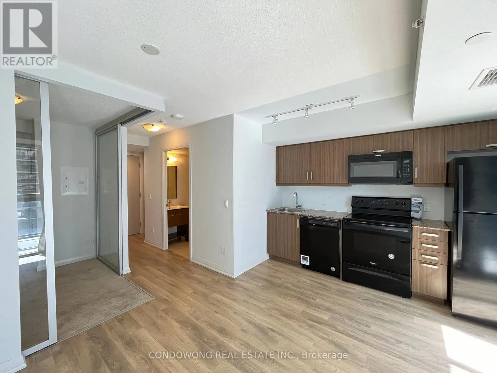408 - 30 MEADOWGLEN PLACE