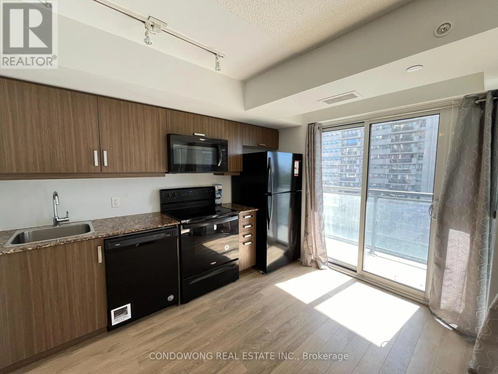 408 - 30 MEADOWGLEN PLACE