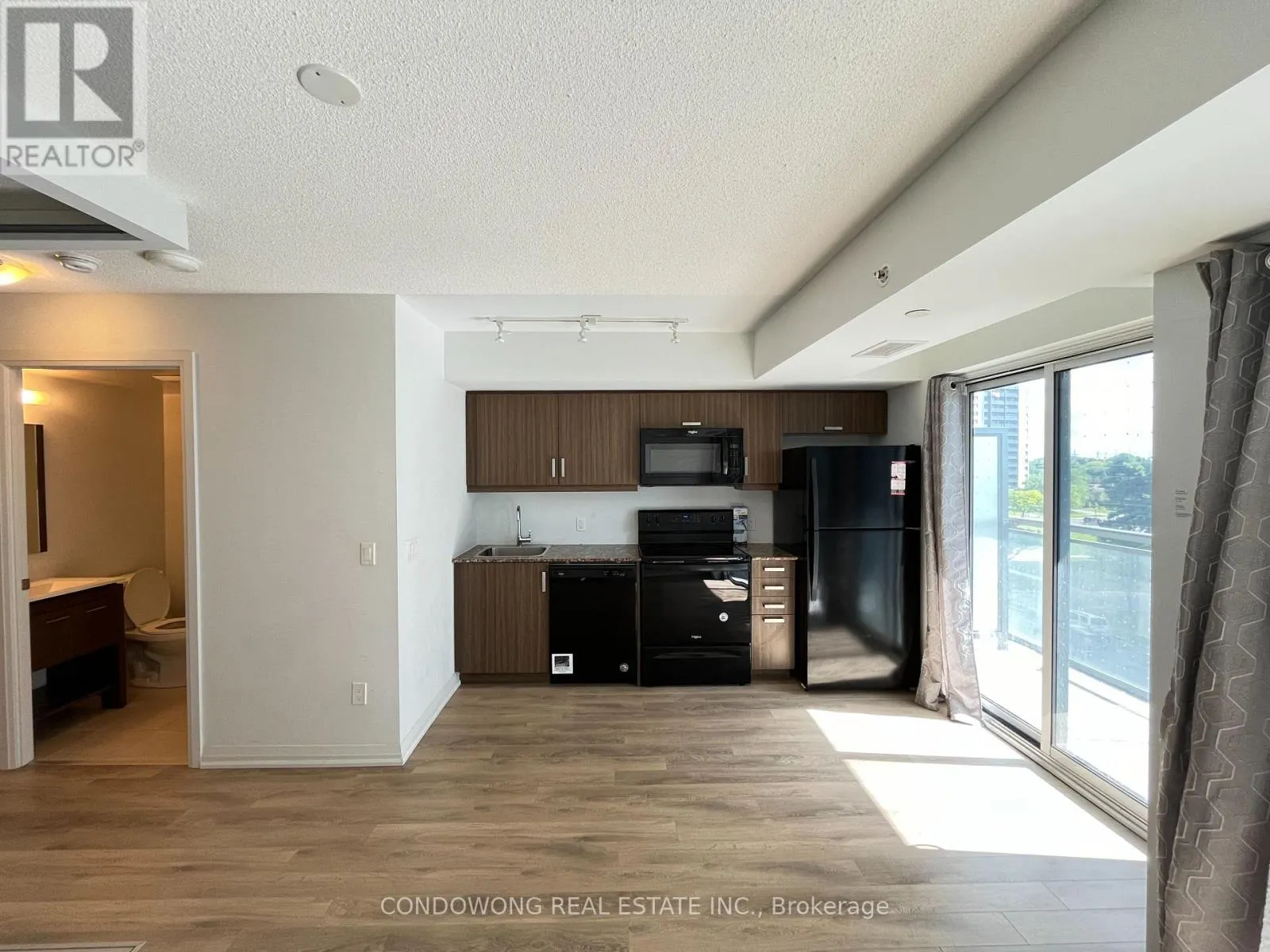 408 - 30 MEADOWGLEN PLACE