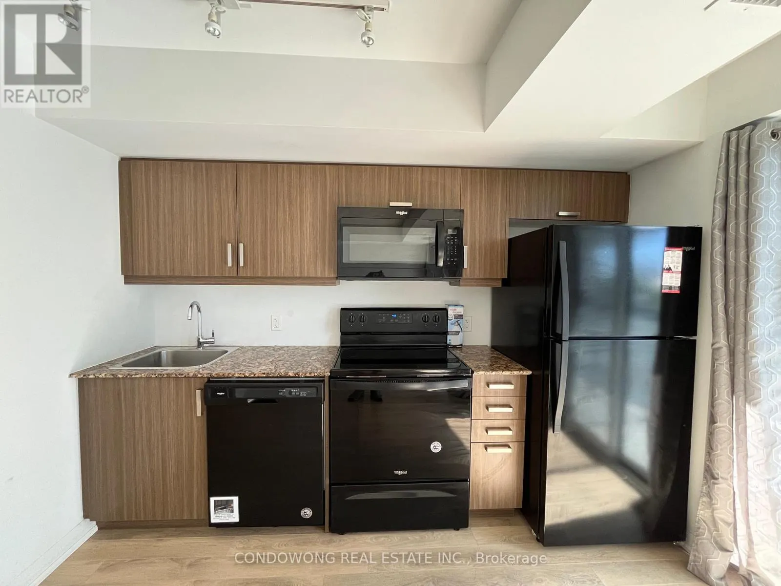 408 - 30 MEADOWGLEN PLACE