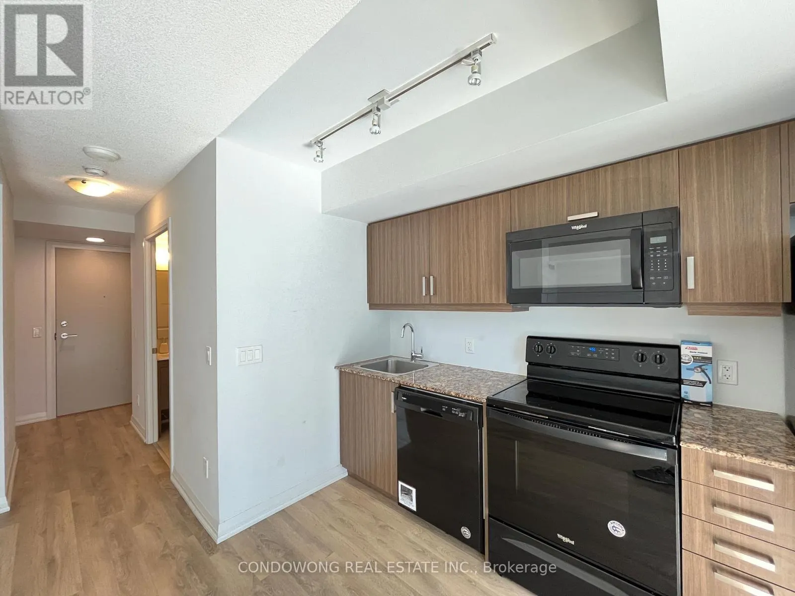 408 - 30 MEADOWGLEN PLACE