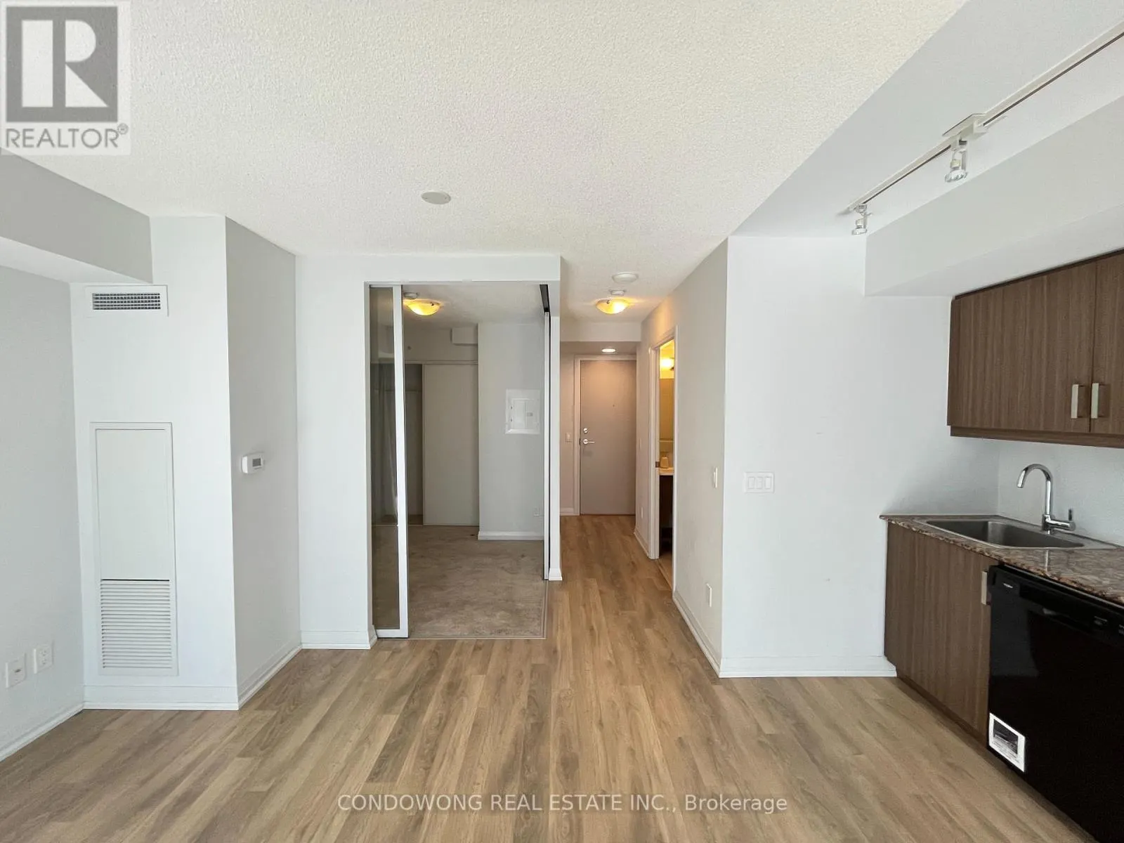 408 - 30 MEADOWGLEN PLACE