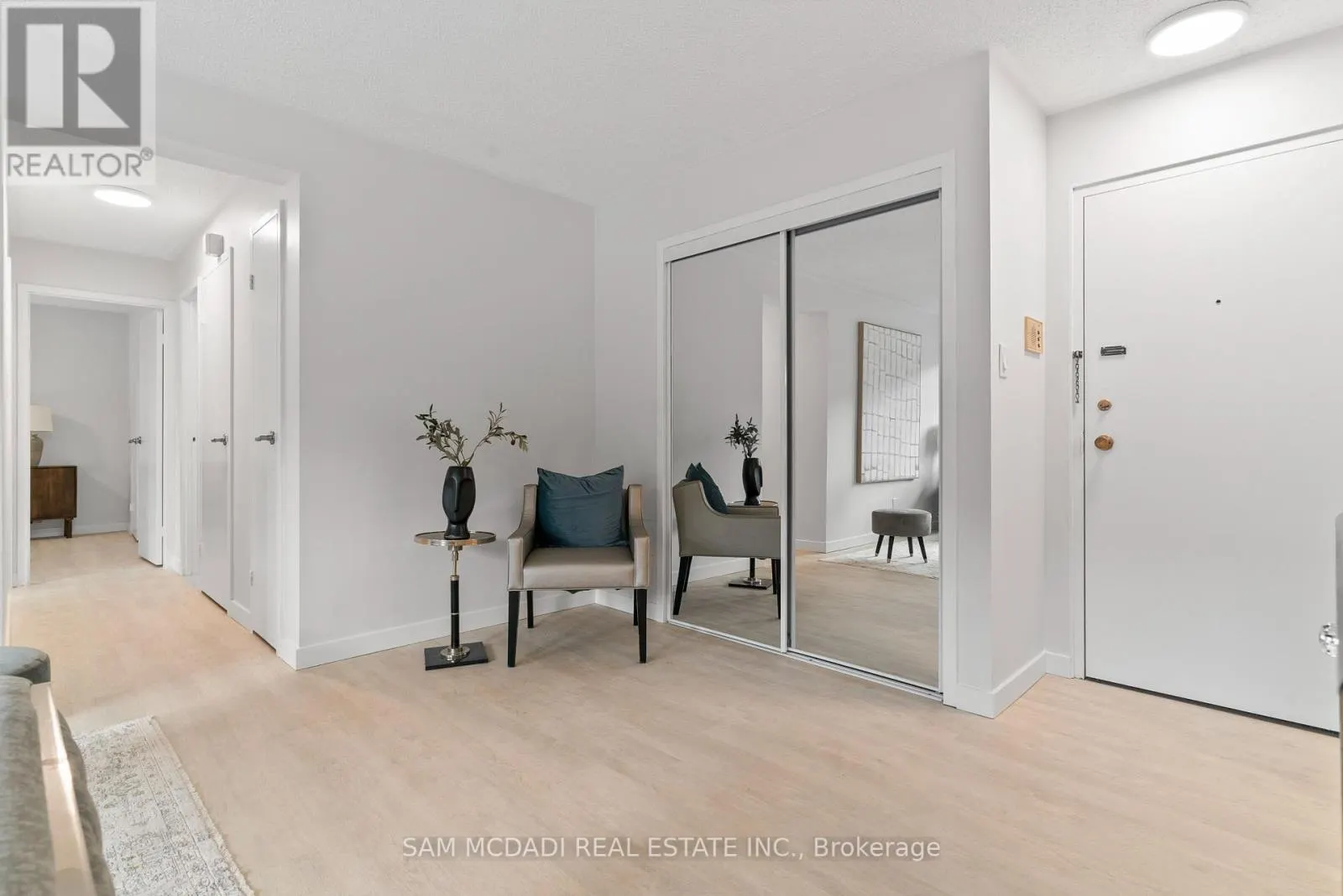 205 - 131 TAUNTON ROAD E