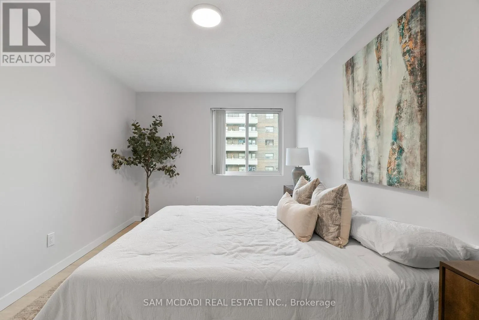 205 - 131 TAUNTON ROAD E