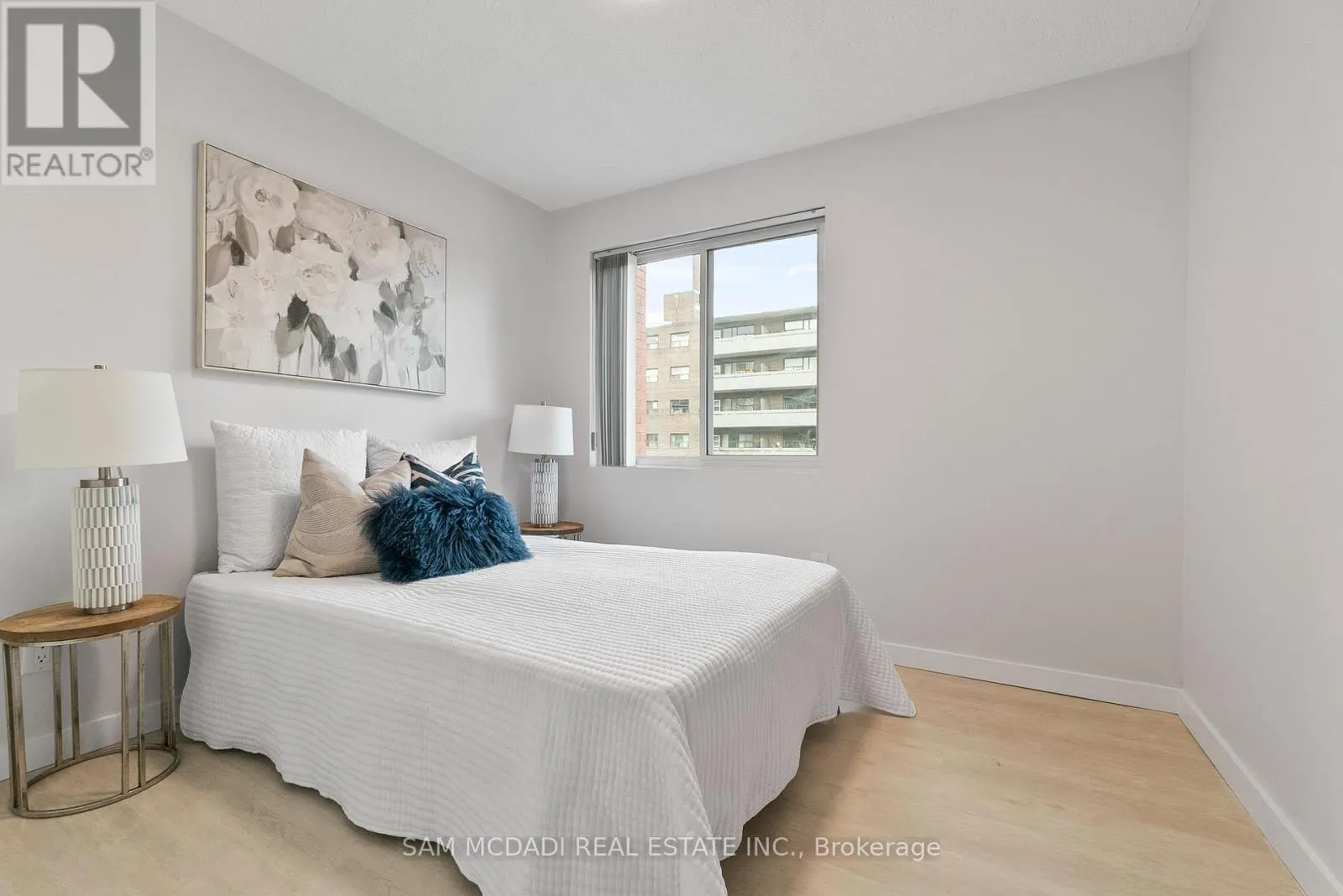 205 - 131 TAUNTON ROAD E