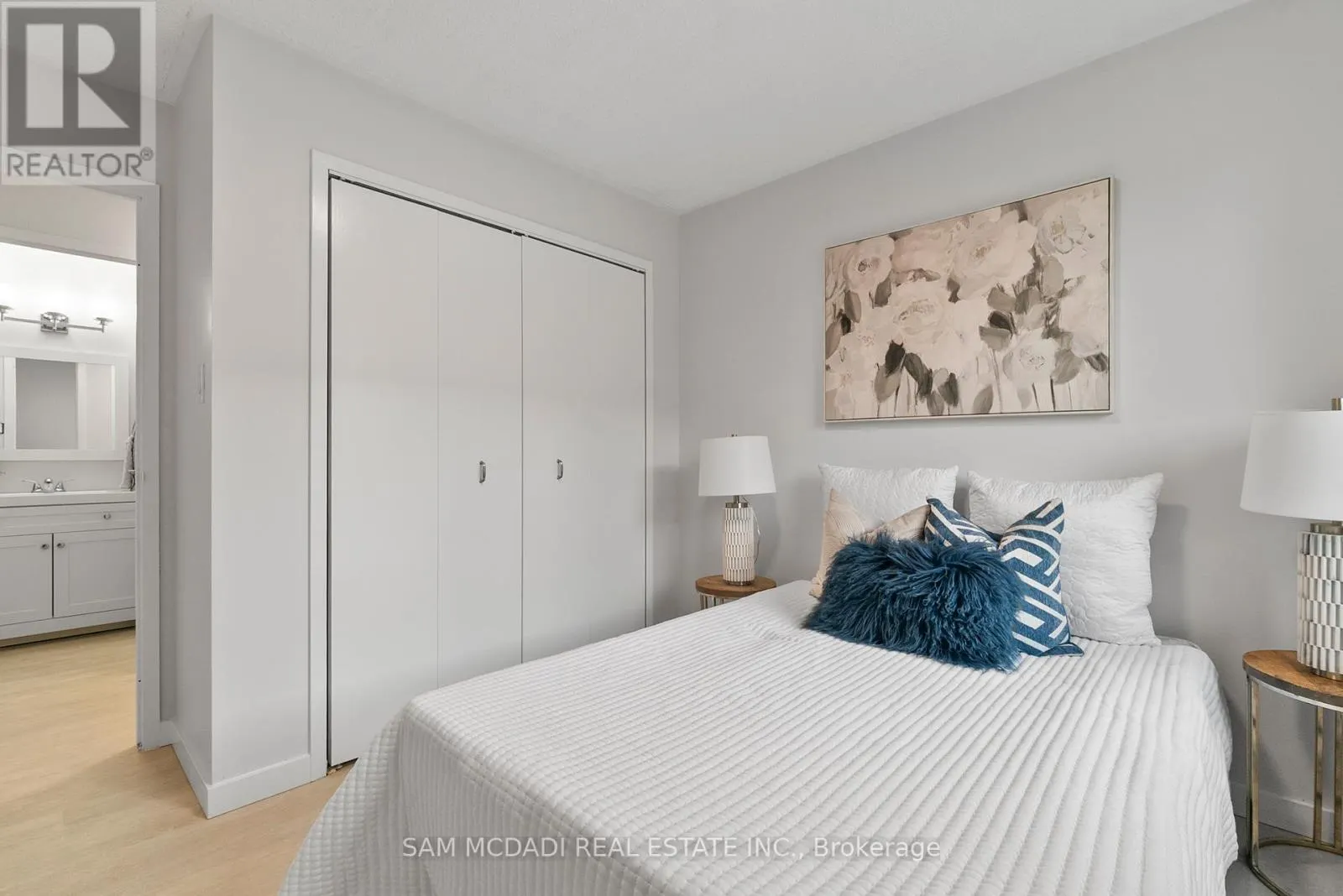 205 - 131 TAUNTON ROAD E