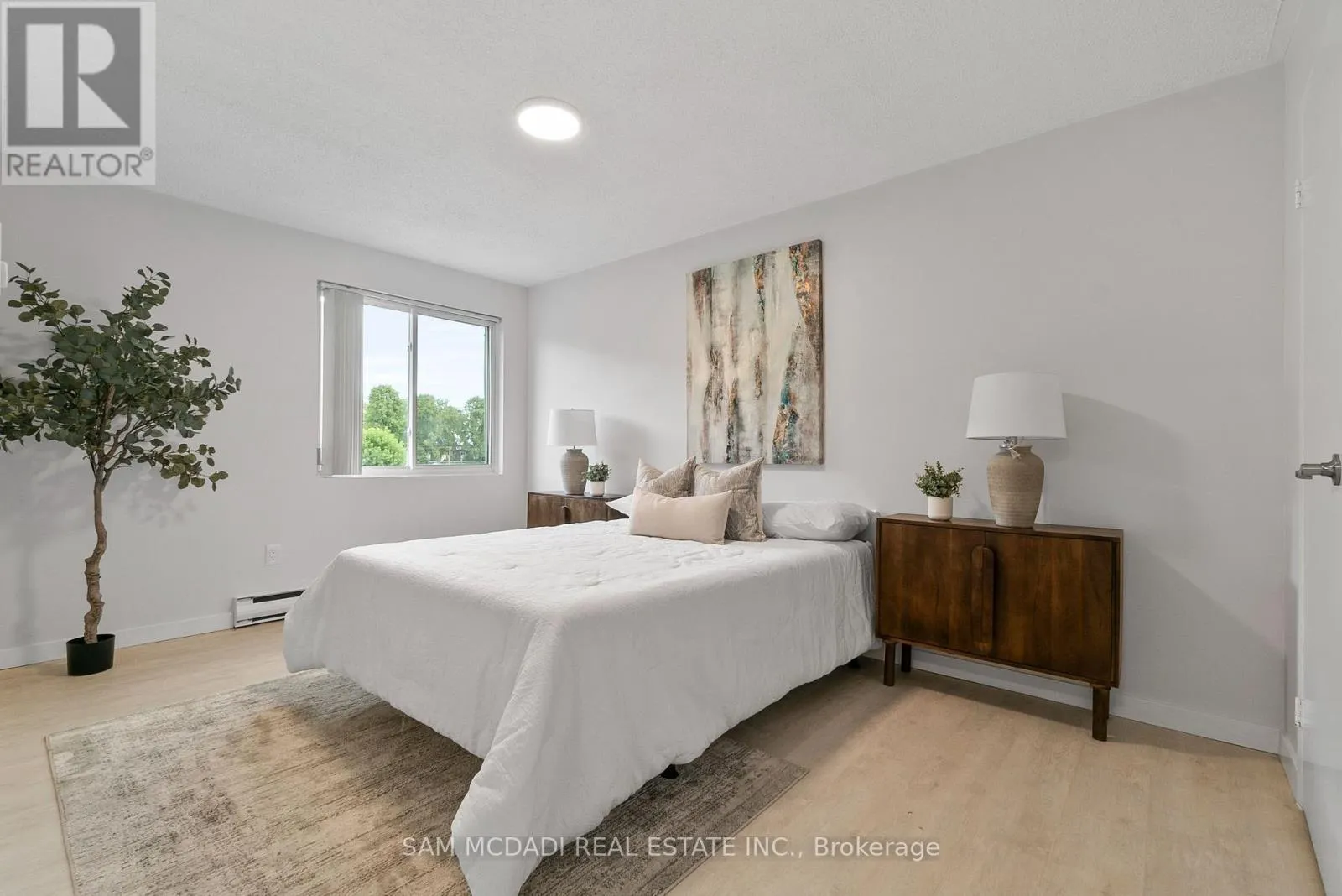 205 - 131 TAUNTON ROAD E