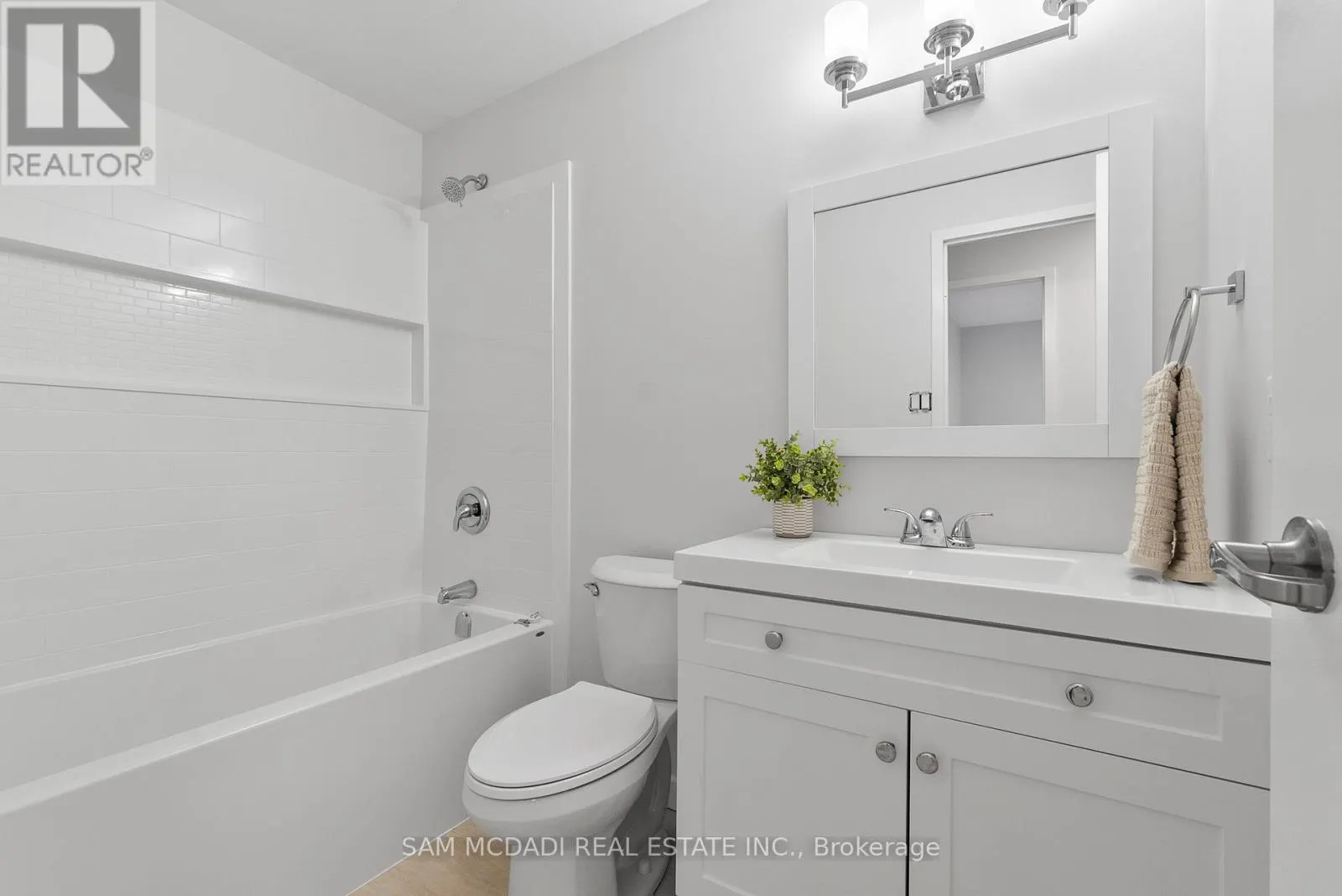 205 - 131 TAUNTON ROAD E