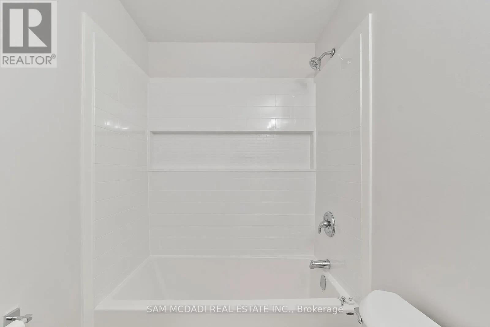 205 - 131 TAUNTON ROAD E