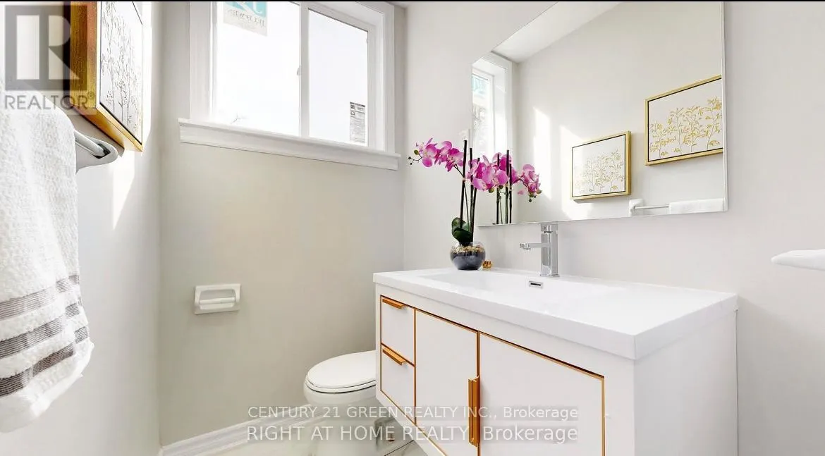 MAIN - 1813 ROSSLAND ROAD E