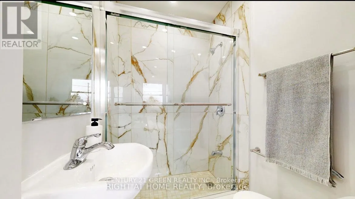 MAIN - 1813 ROSSLAND ROAD E