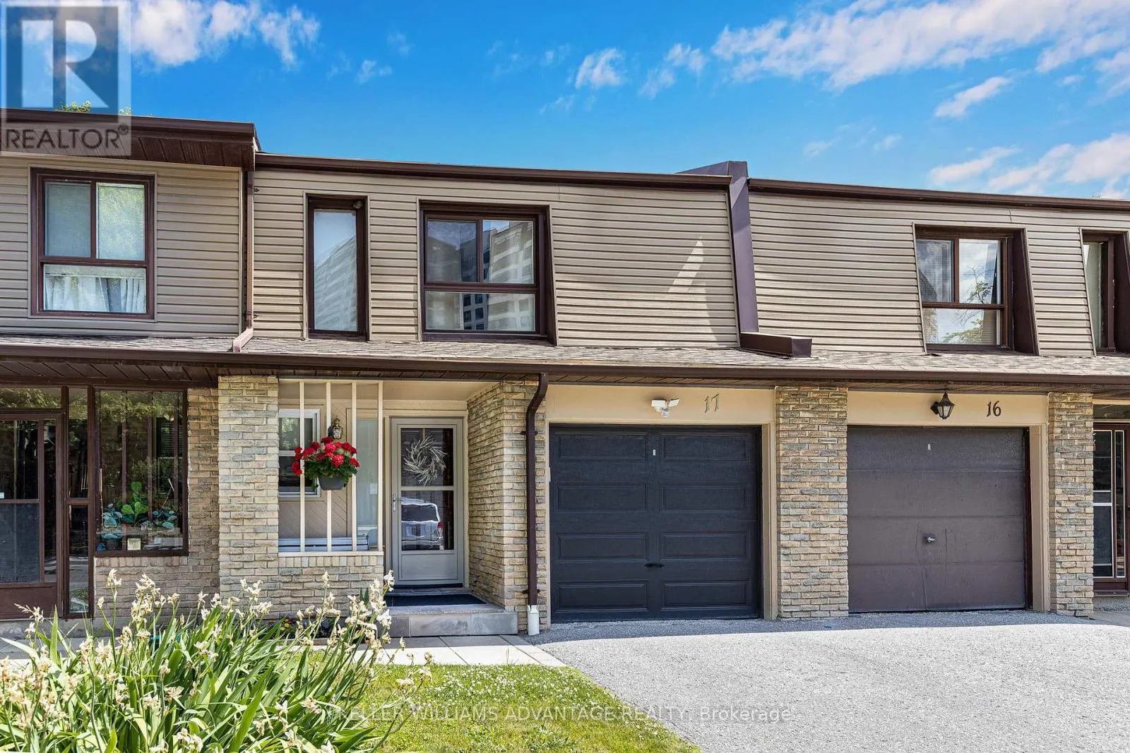 17 - 1051 SANDHURST CIRCLE