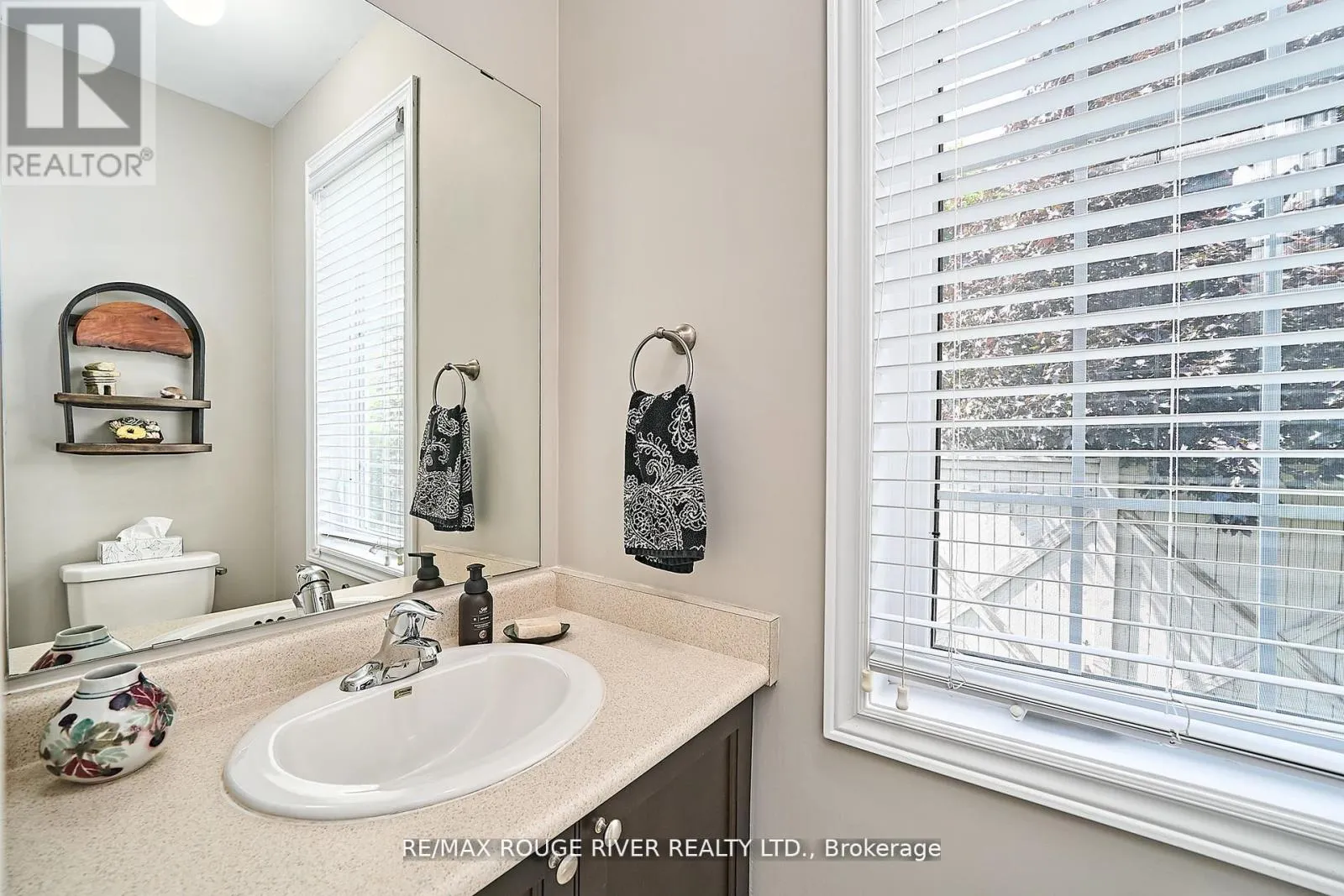 26 LANDER CRESCENT