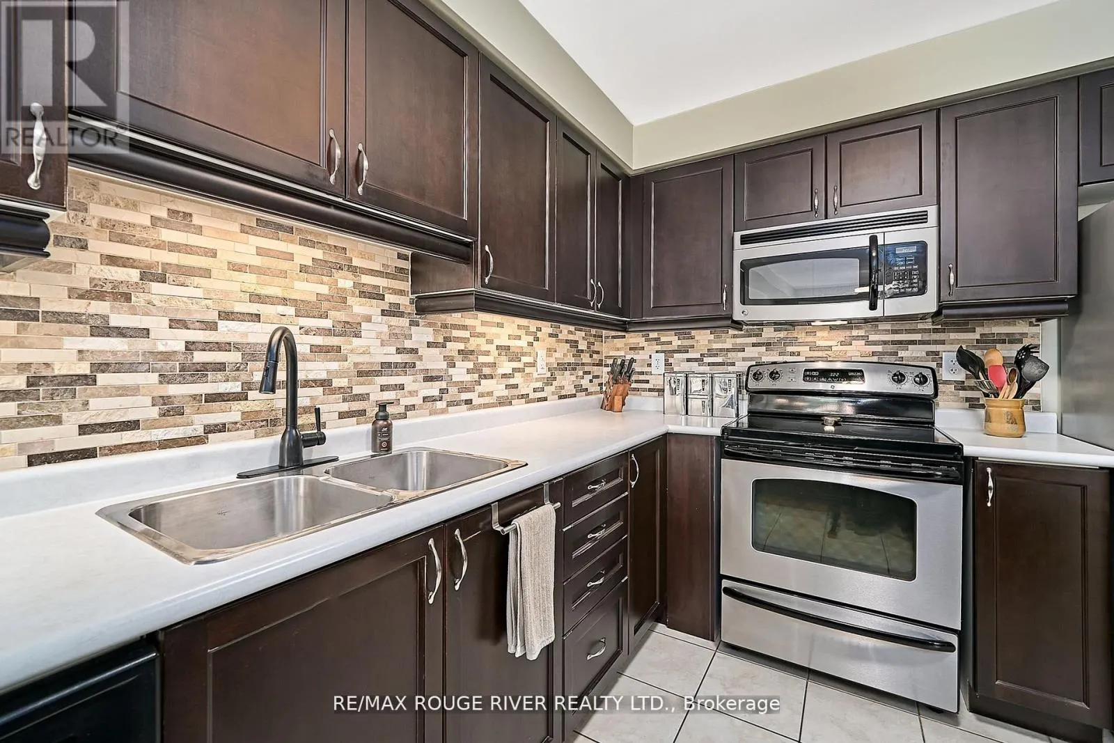 26 LANDER CRESCENT