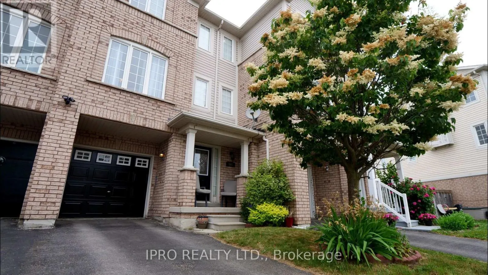 906 BOURNE CRESCENT