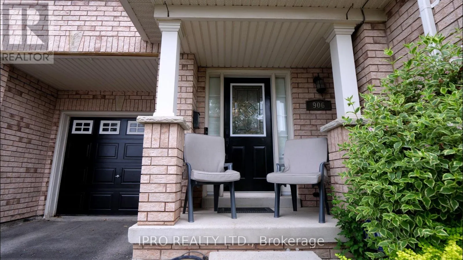 906 BOURNE CRESCENT