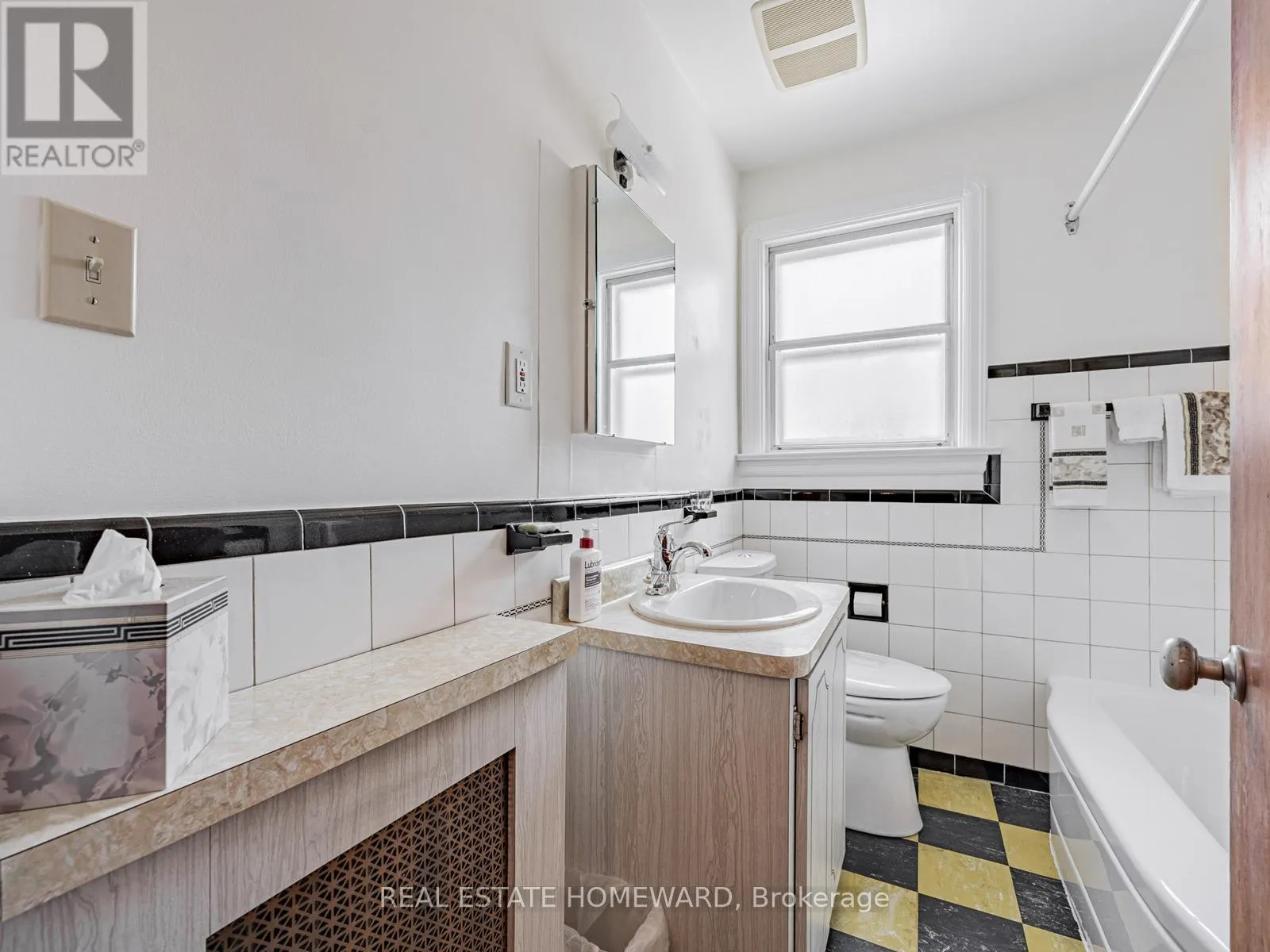 733 PHARMACY AVENUE