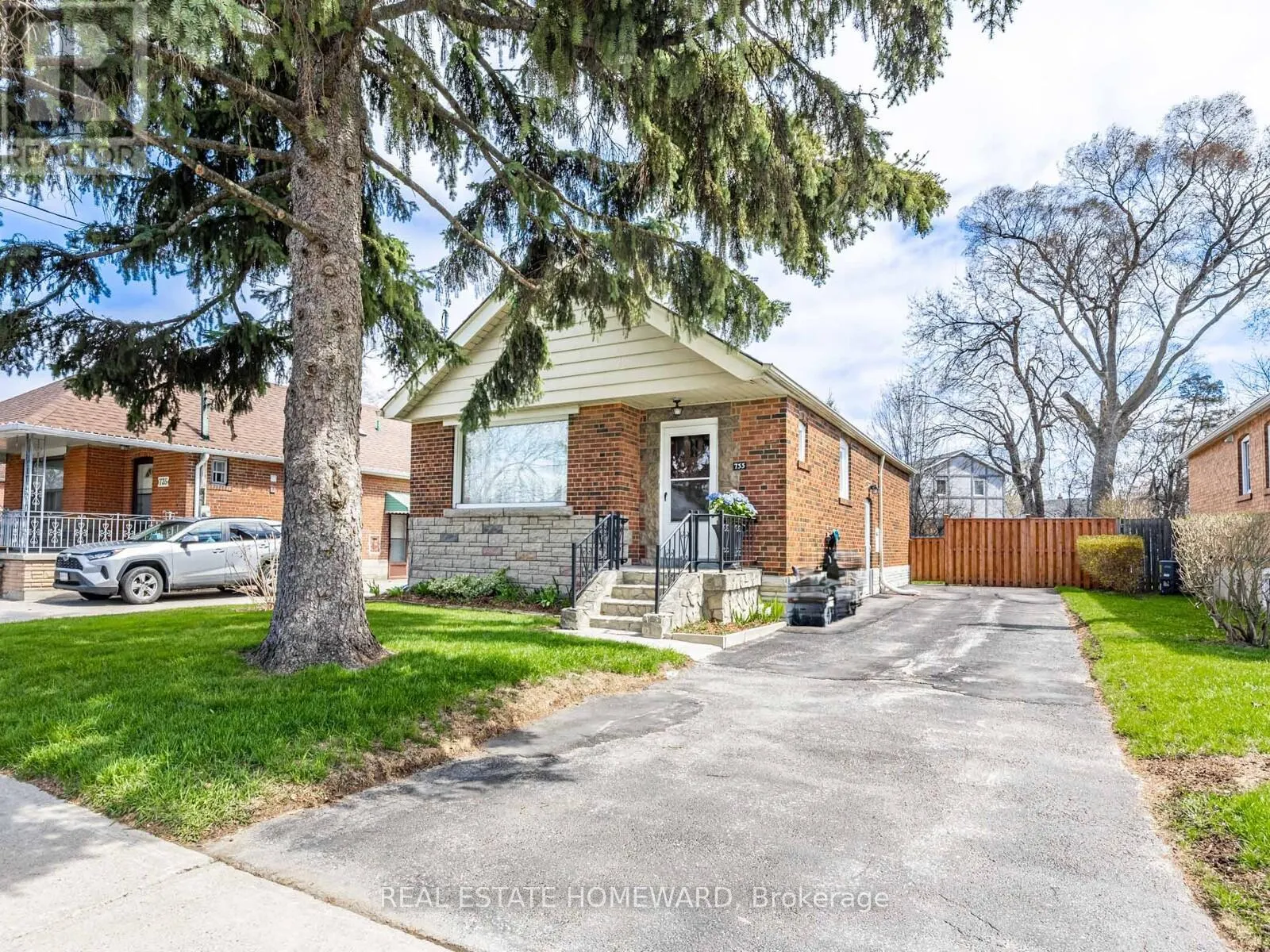 733 PHARMACY AVENUE