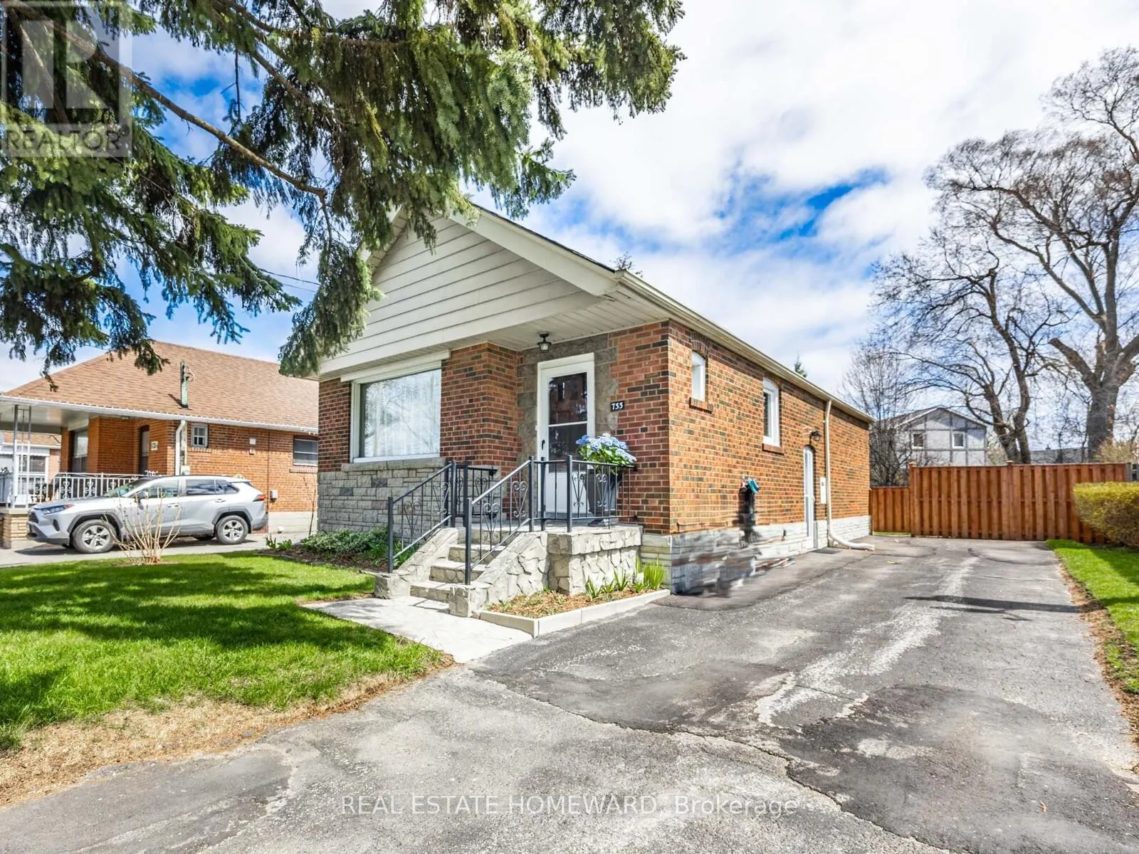 733 PHARMACY AVENUE